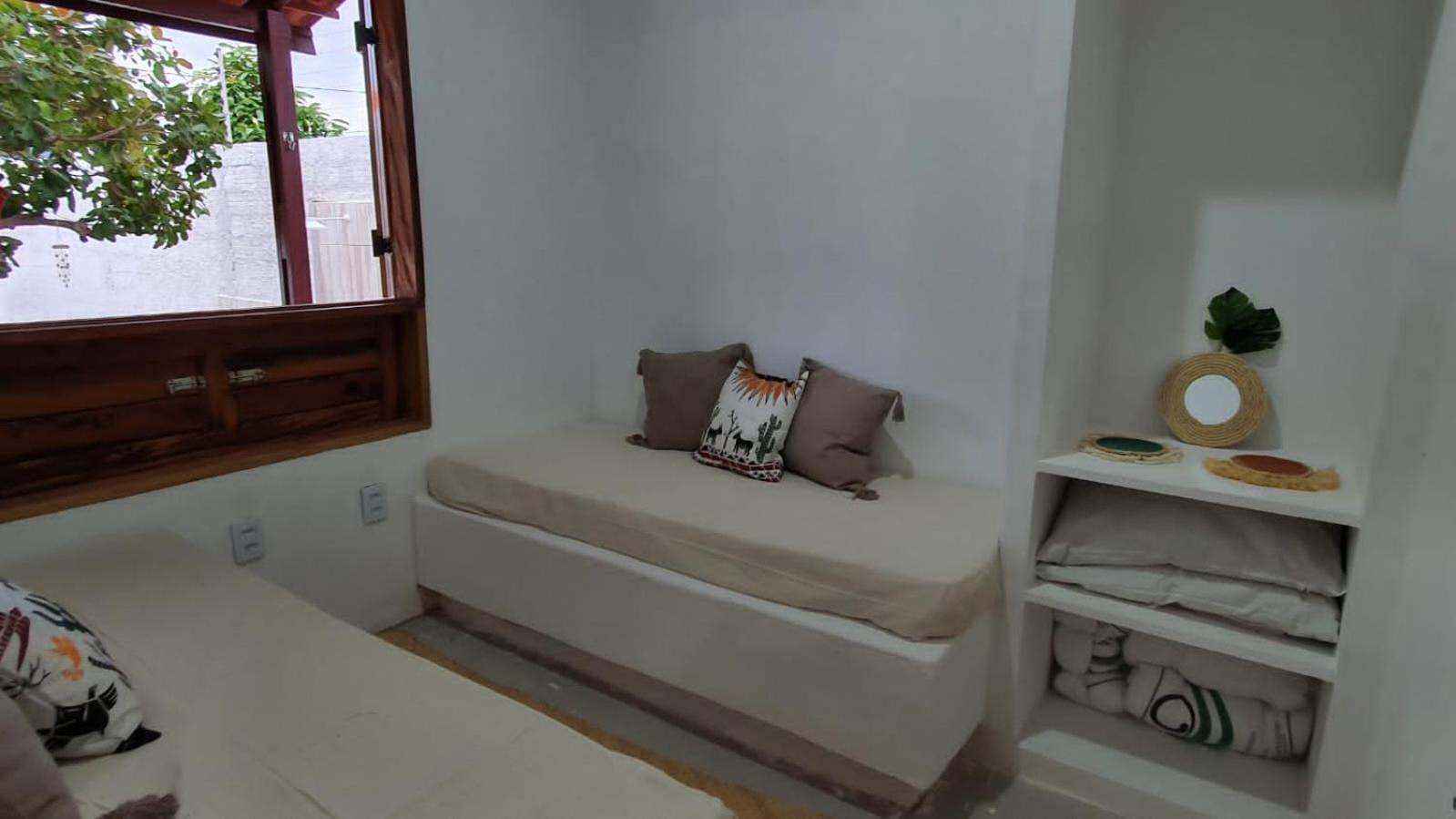 Casa Rústica em Condomínio com Piscina
