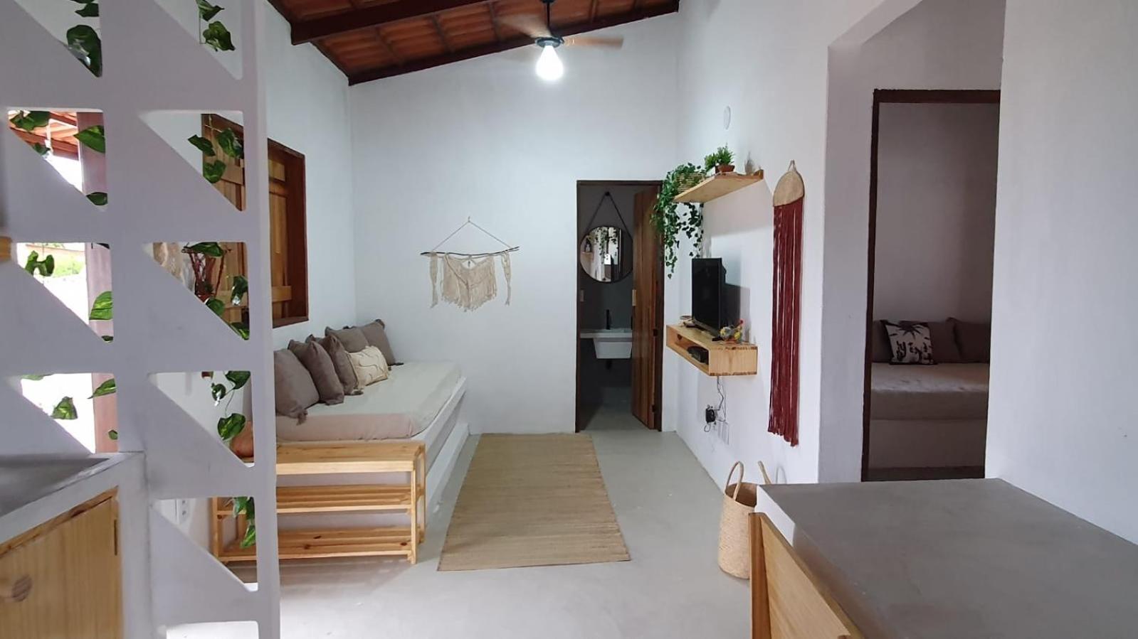 Casa Rústica em Condomínio com Piscina
