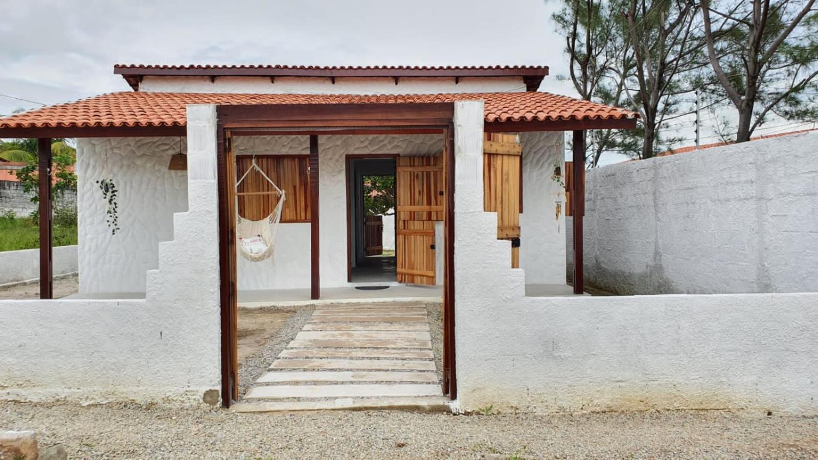 Casa Rústica em Condomínio com Piscina