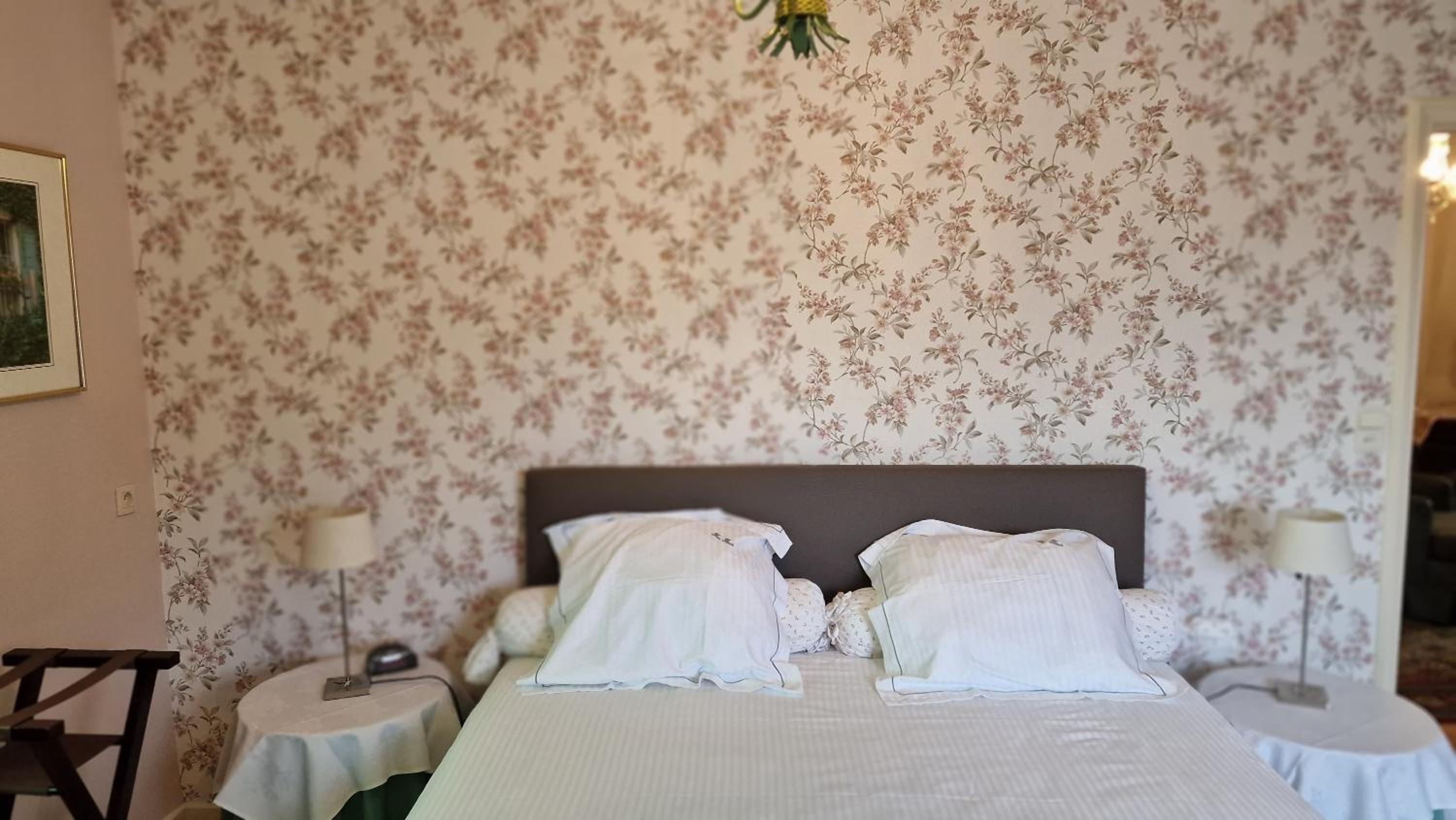 Charming 19th century small castle FINE FLEUR surrounded by quiet garden