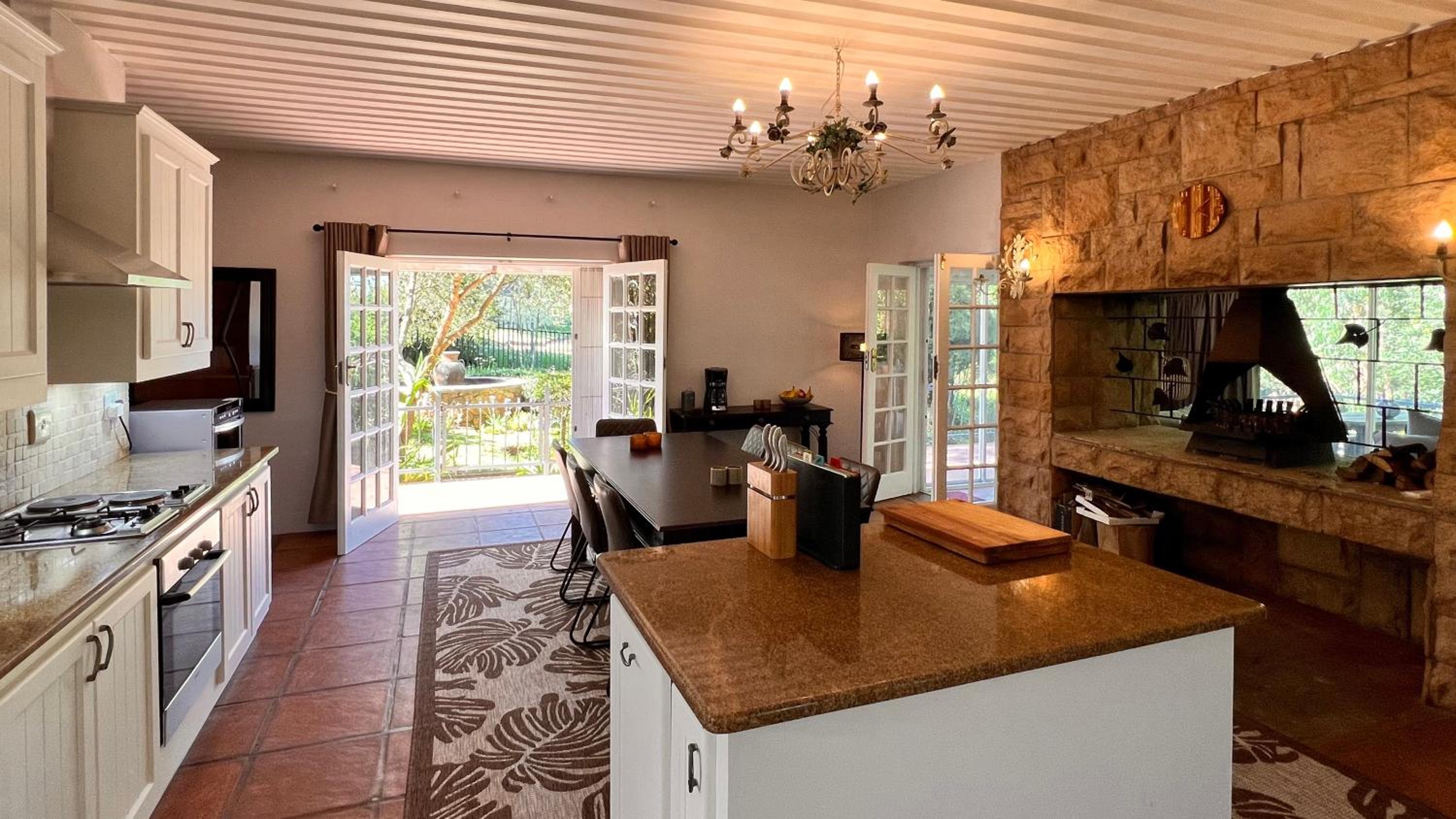 Elm Tree House - Dullstroom - holiday home view 3