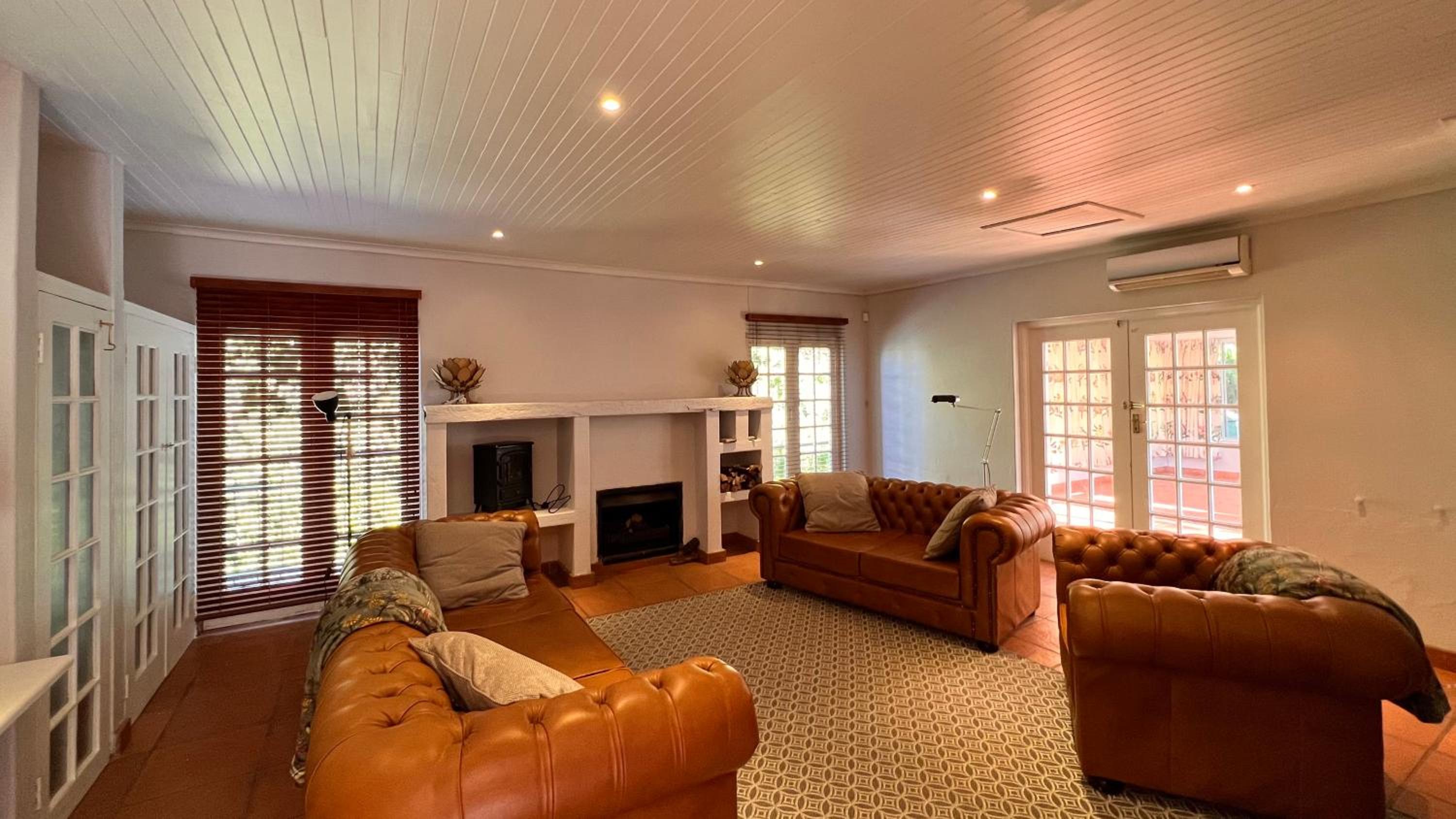 Elm Tree House - Dullstroom - holiday home view 2