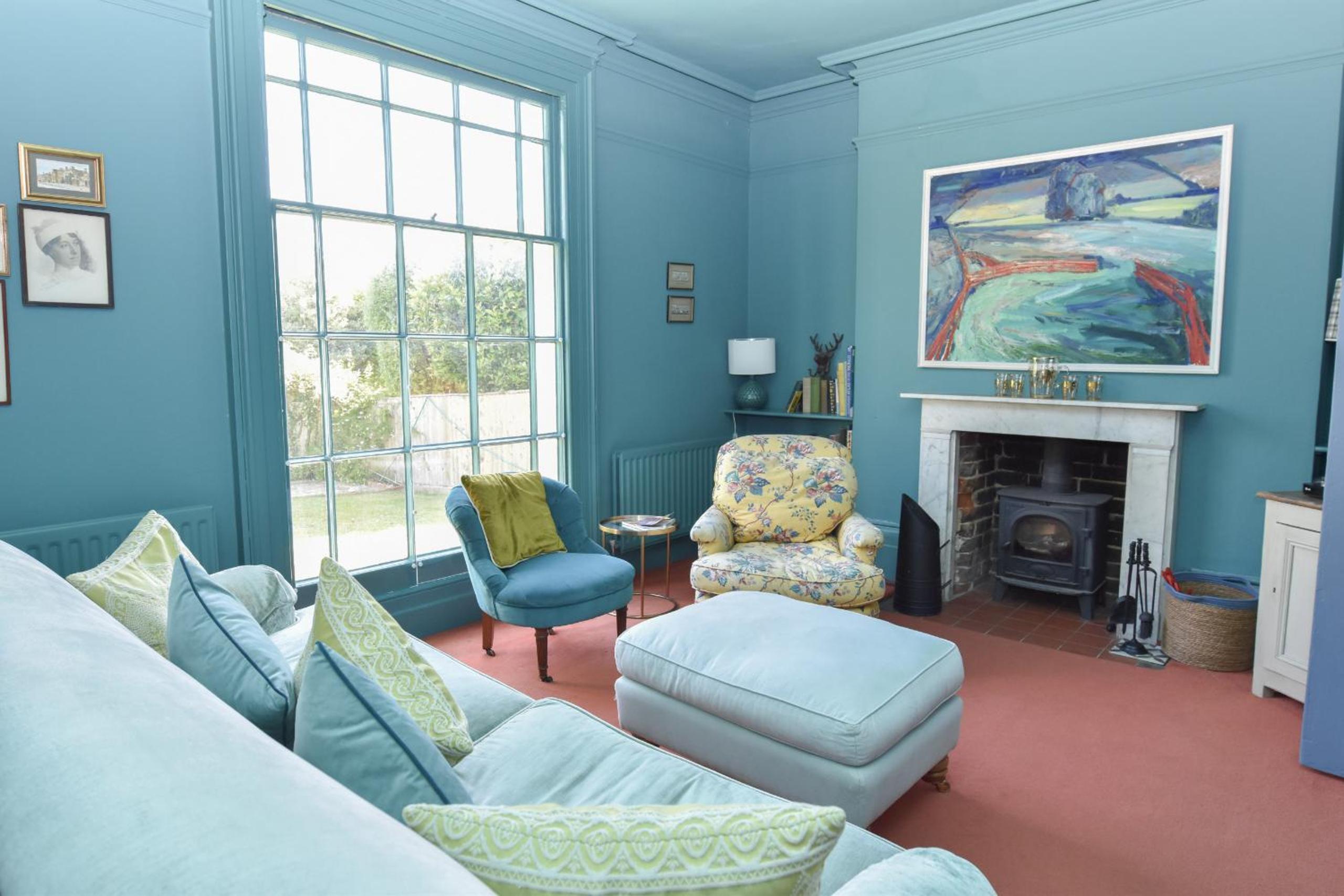 Arden Villa, sleeps 8, moments from the golden sandy beach of Ryde view 3