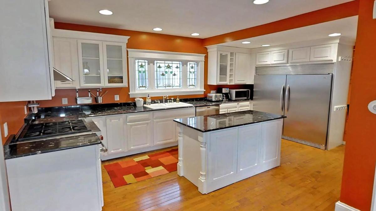 Minneapolis / St Paul Vacations - Linden Hills Luxury Charmer - Property Image 10