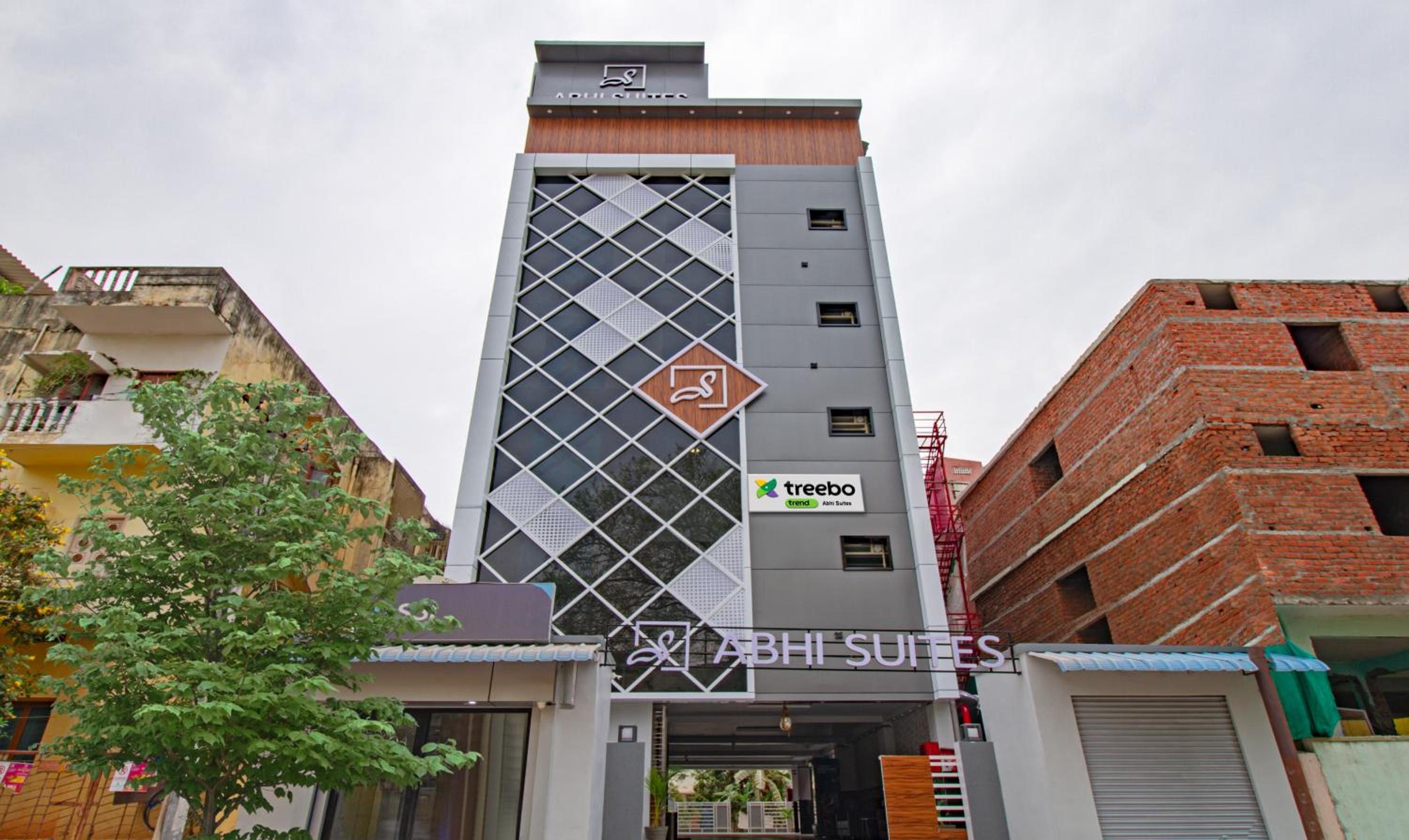 Treebo Abhi Suites, Guntur