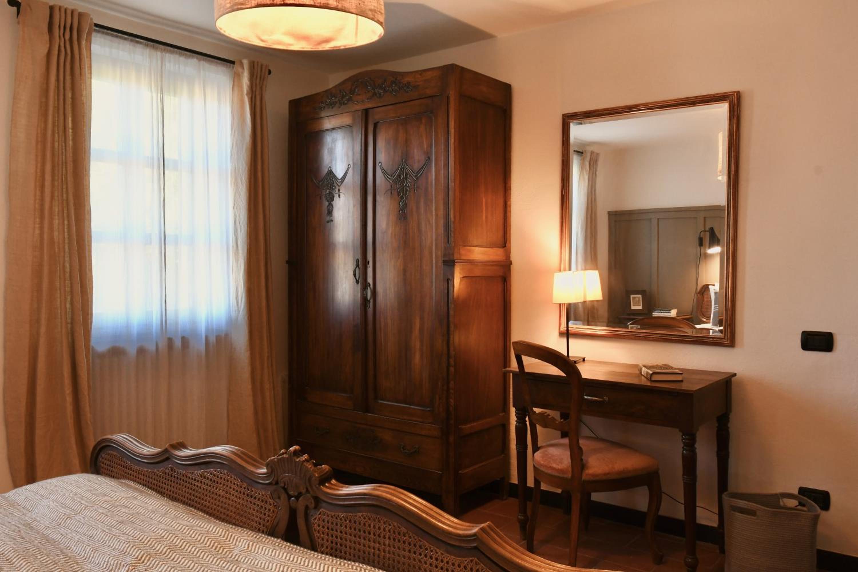 Villa Menaluna - 4-bedroom secluded country house with pool view 5