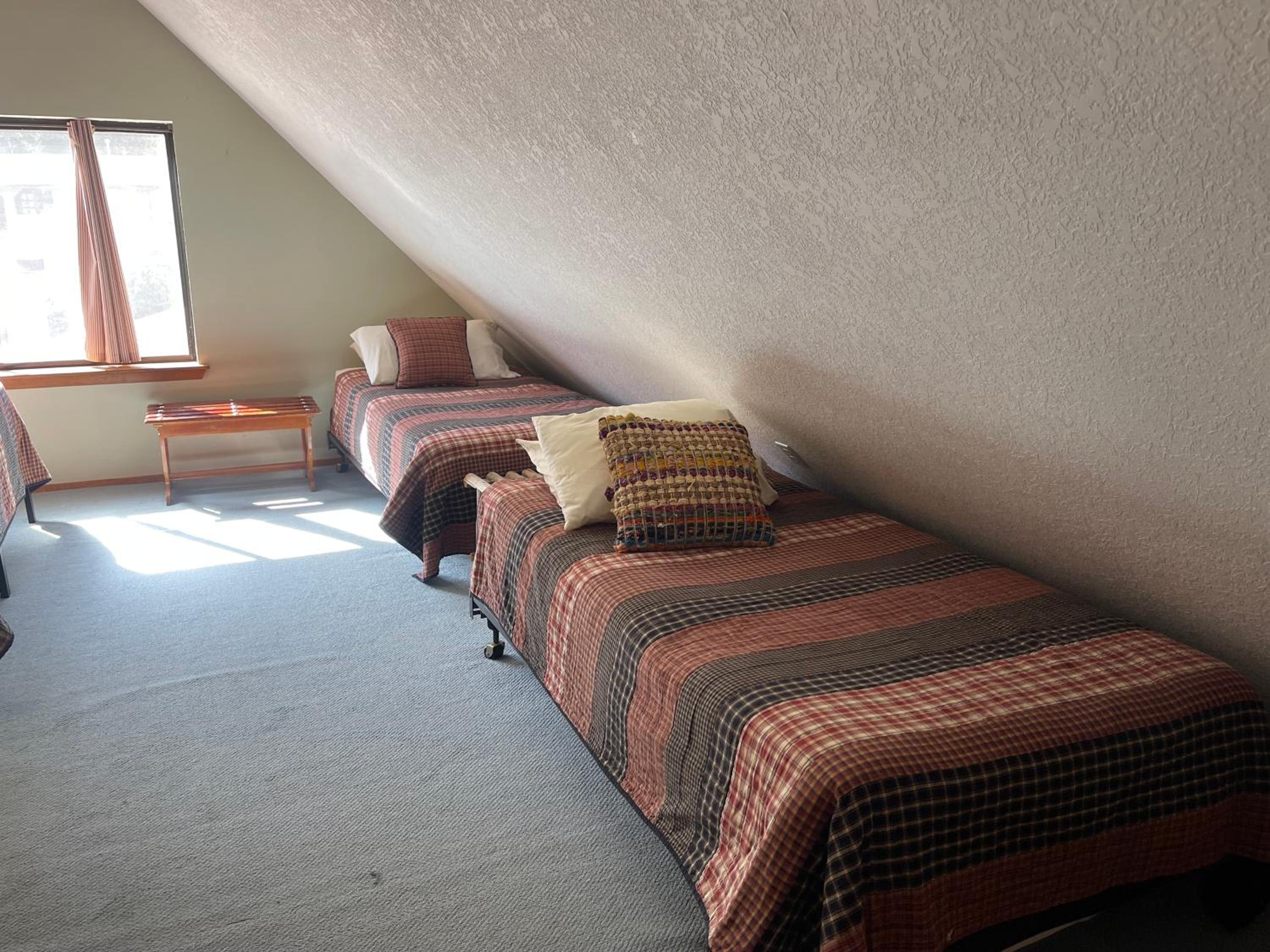 The Bunkhouse By The River With High Speed Wifi view 5