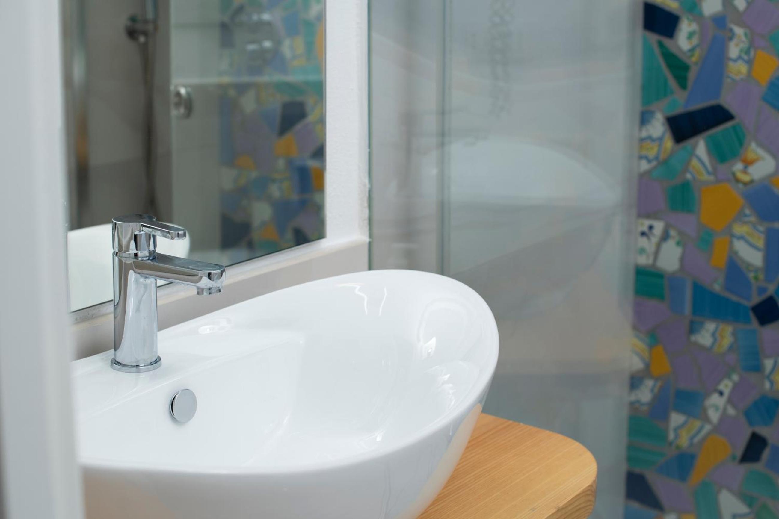 Vicolo stretto centro storico Amalfi photo 5