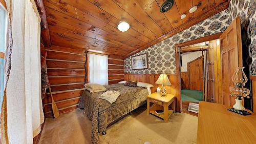 Grand Pines Cabin Number 2