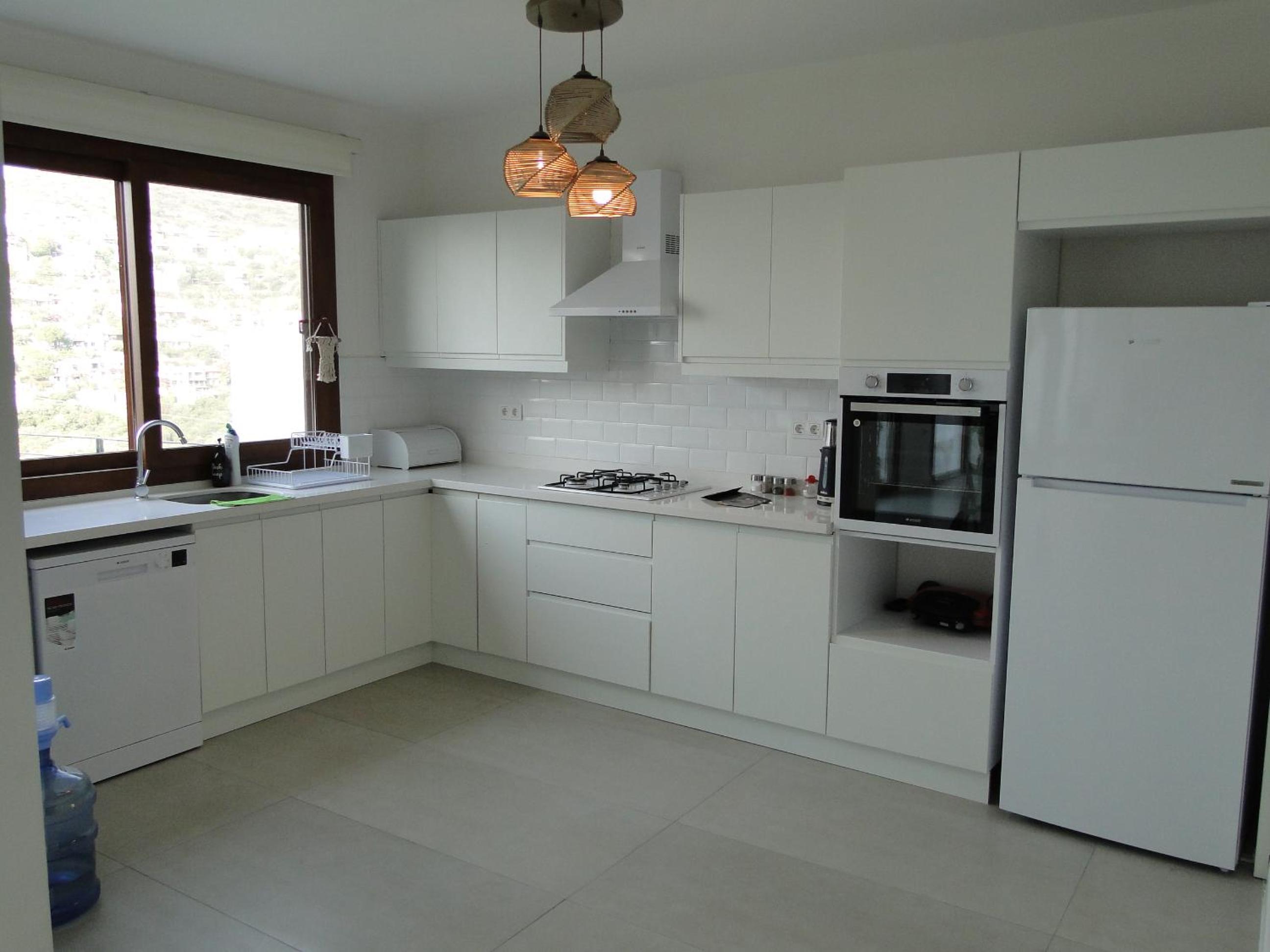 Villa Barcelona en Milas — kitchen