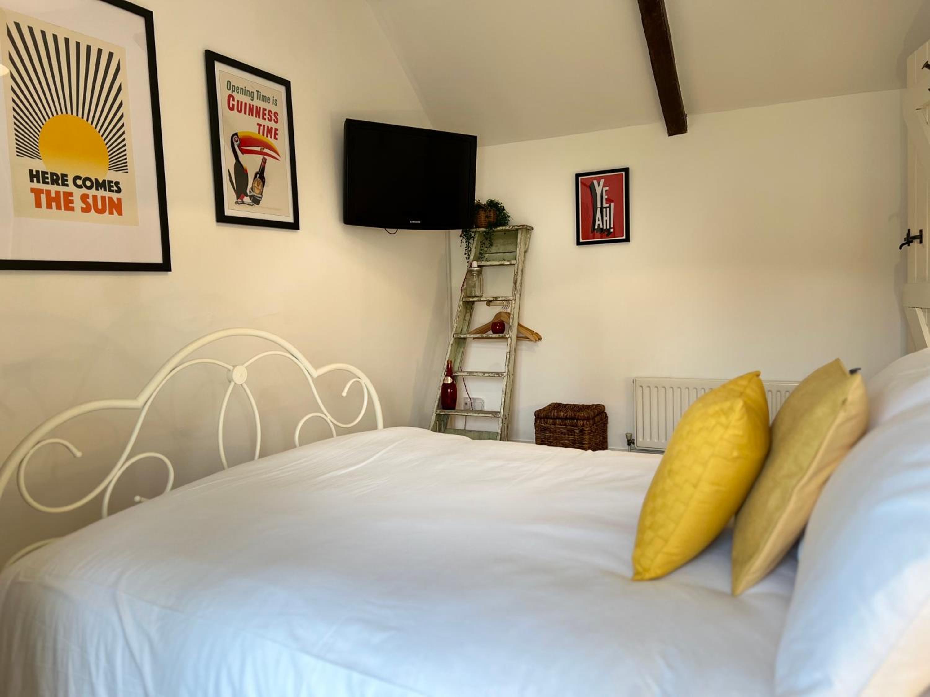 Spacious 4 Bedroom Farmhouse view 5