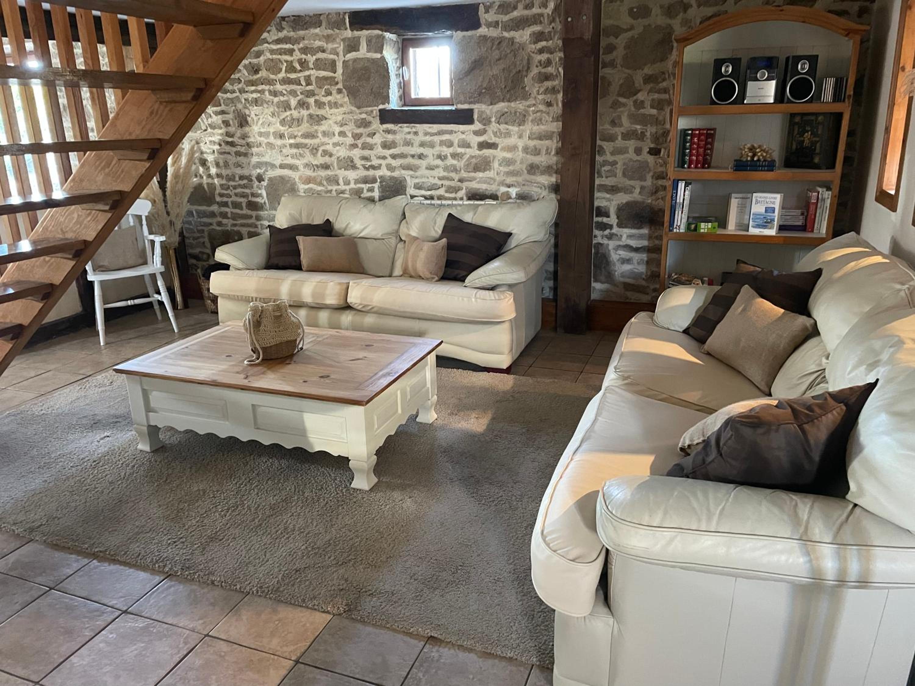 Rustic and spacious converted Barn view 3