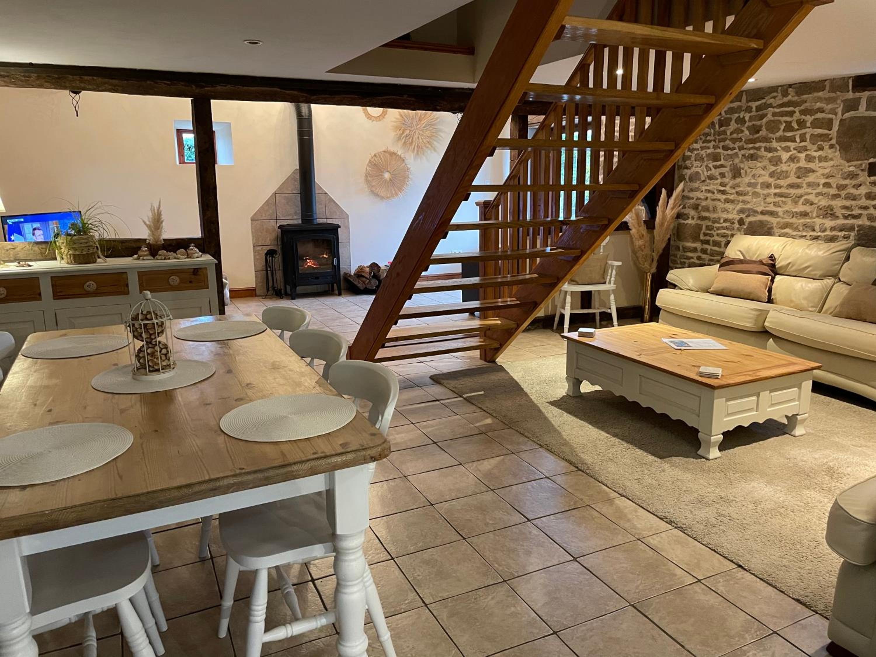 Rustic and spacious converted Barn view 4