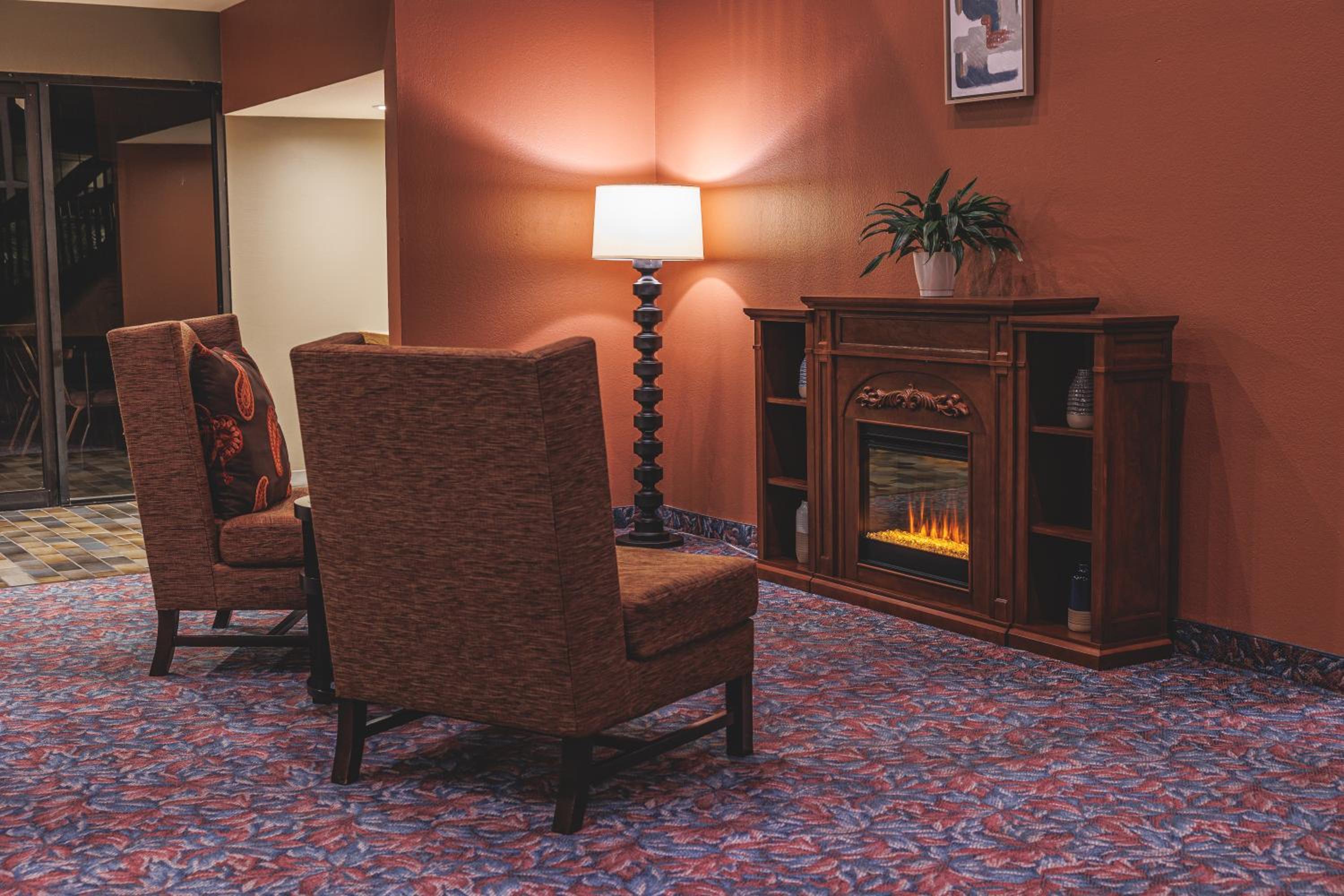 Ridgecrest Vacations - Heritage Inn  Suites Ridgecrest - China Lake - Property Image 12