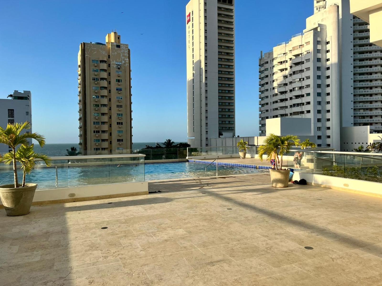 LUJOSO Y COMODO APARTAMENTO EN CARTAGENA