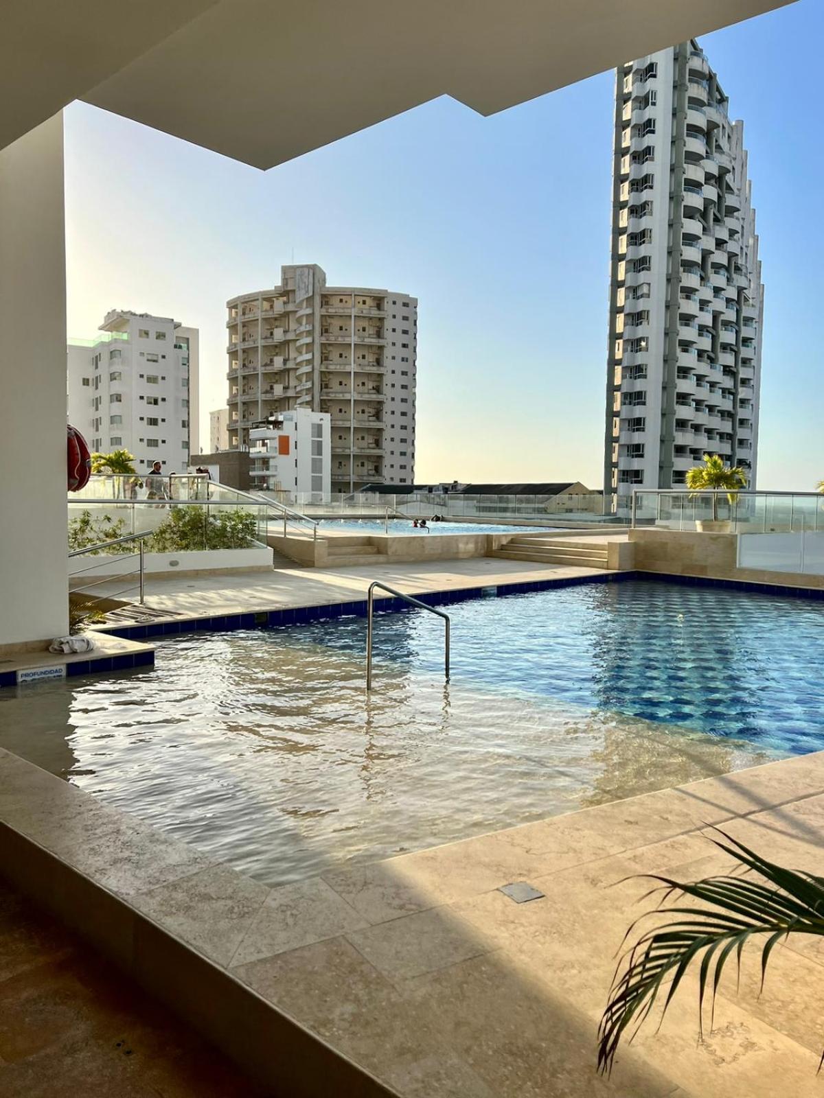 LUJOSO Y COMODO APARTAMENTO EN CARTAGENA