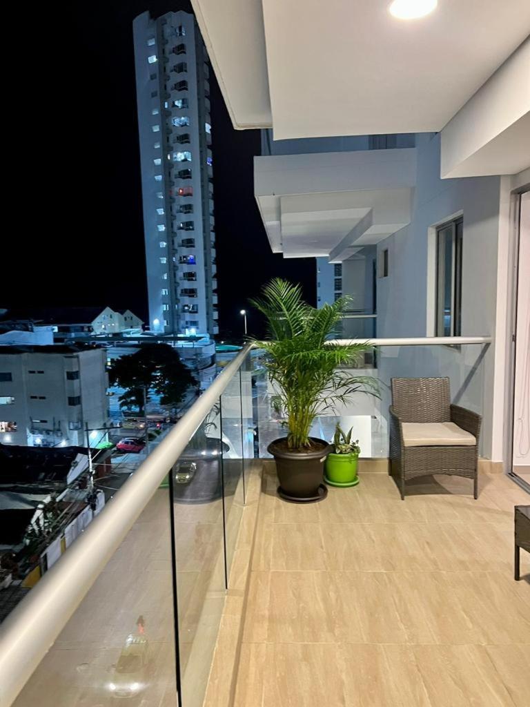 LUJOSO Y COMODO APARTAMENTO EN CARTAGENA
