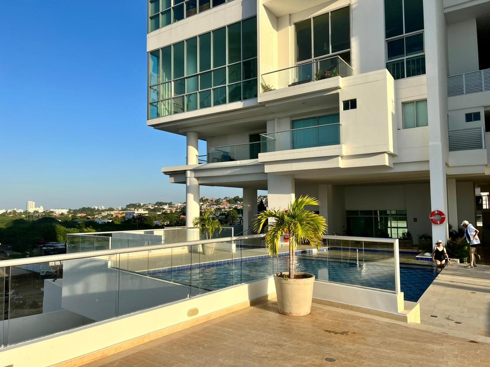 LUJOSO Y COMODO APARTAMENTO EN CARTAGENA