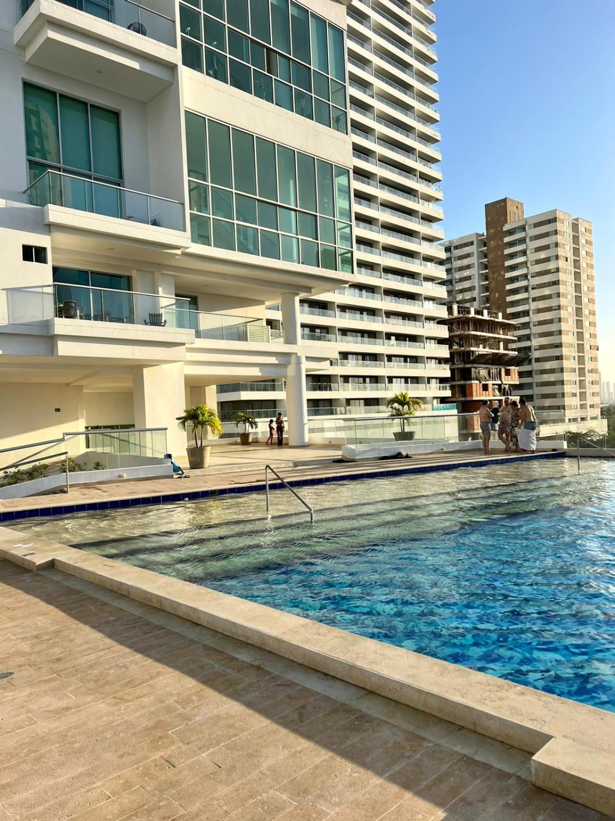 LUJOSO Y COMODO APARTAMENTO EN CARTAGENA