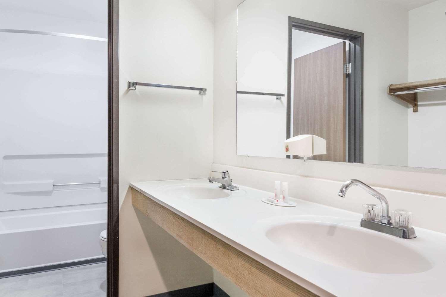 Logan Vacations - Super 8 by Wyndham Logan - Property Image 2