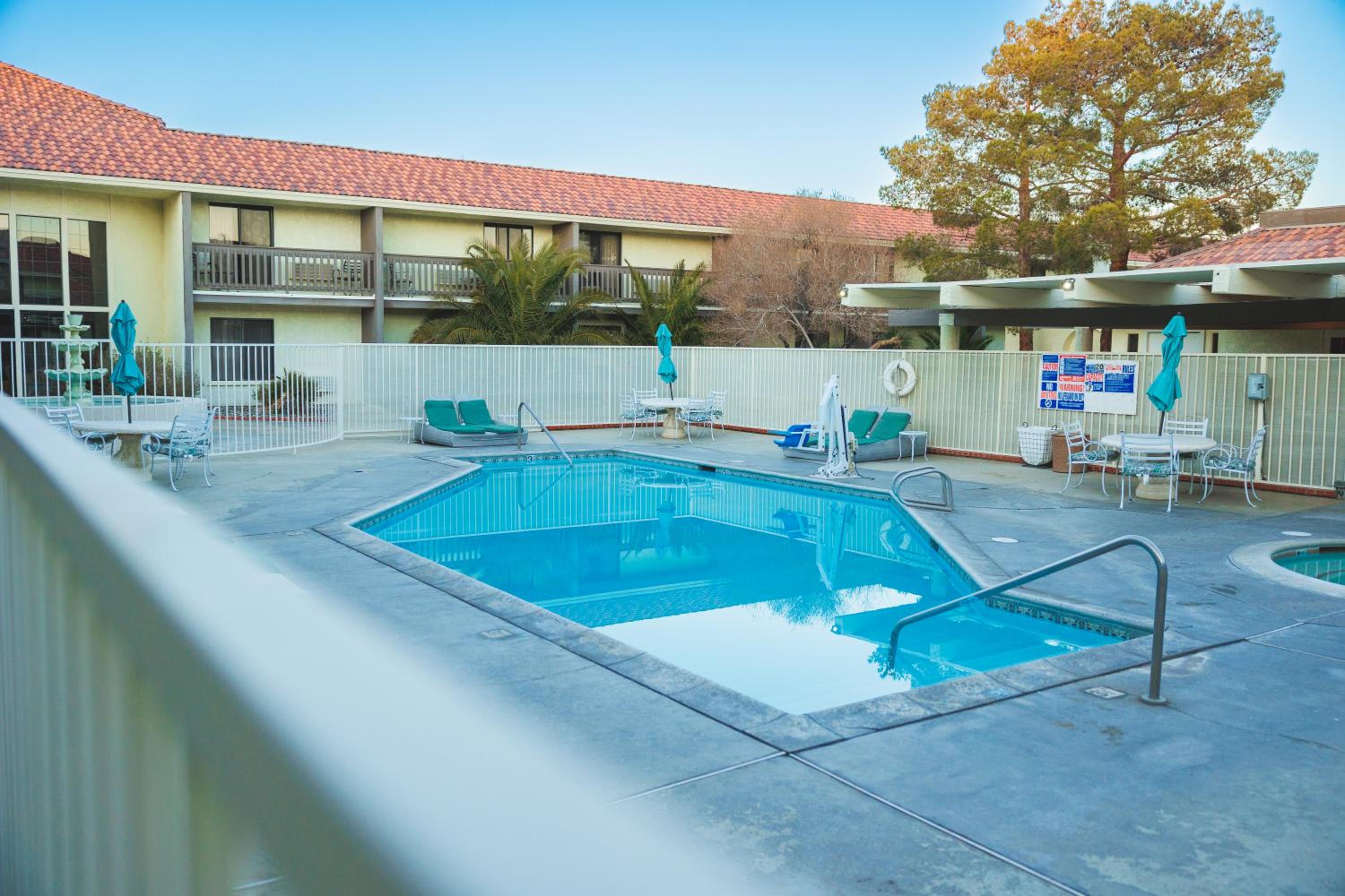 Ridgecrest Vacations - Heritage Inn  Suites Ridgecrest - China Lake - Property Image 2