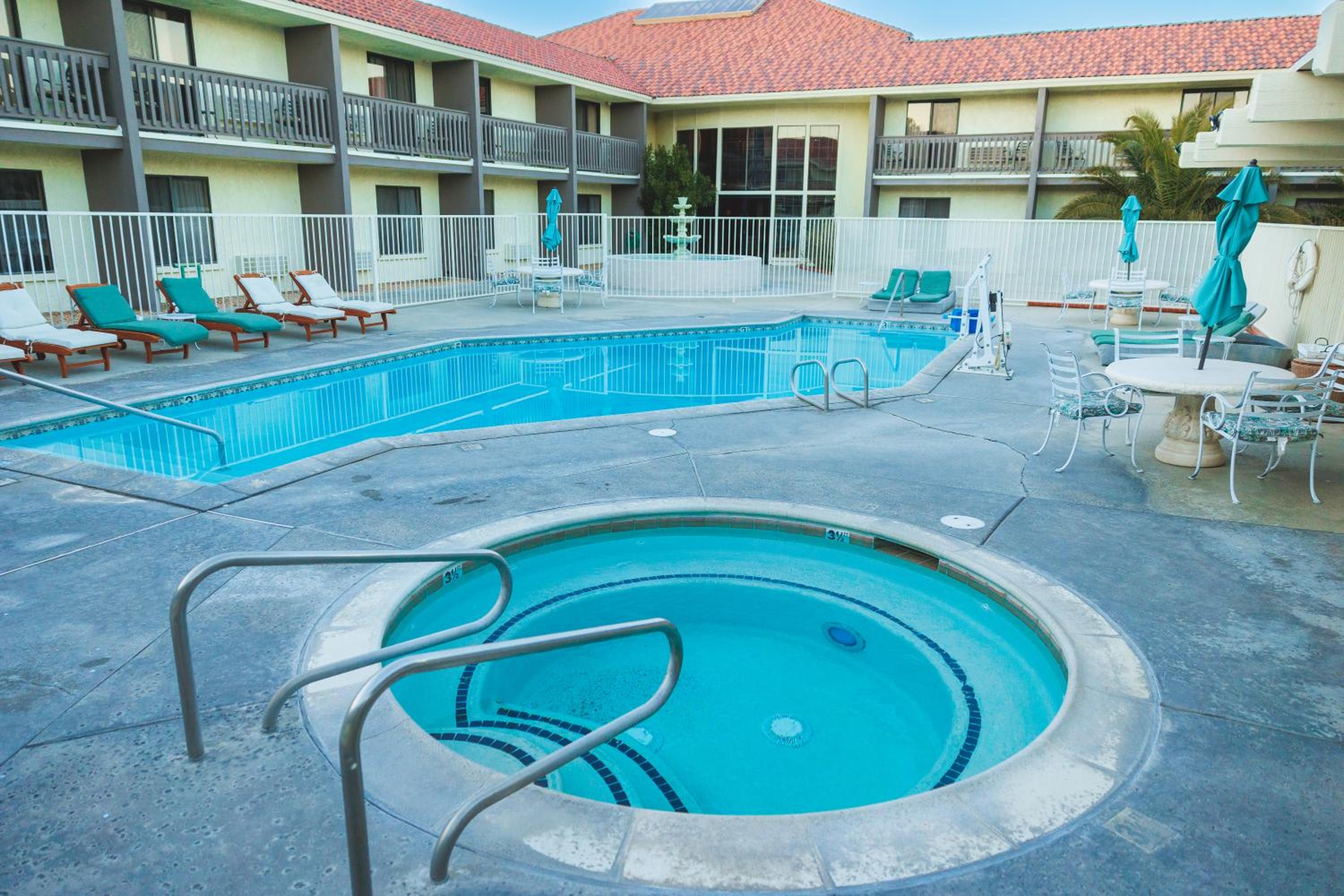 Ridgecrest Vacations - Heritage Inn  Suites Ridgecrest - China Lake - Property Image 3