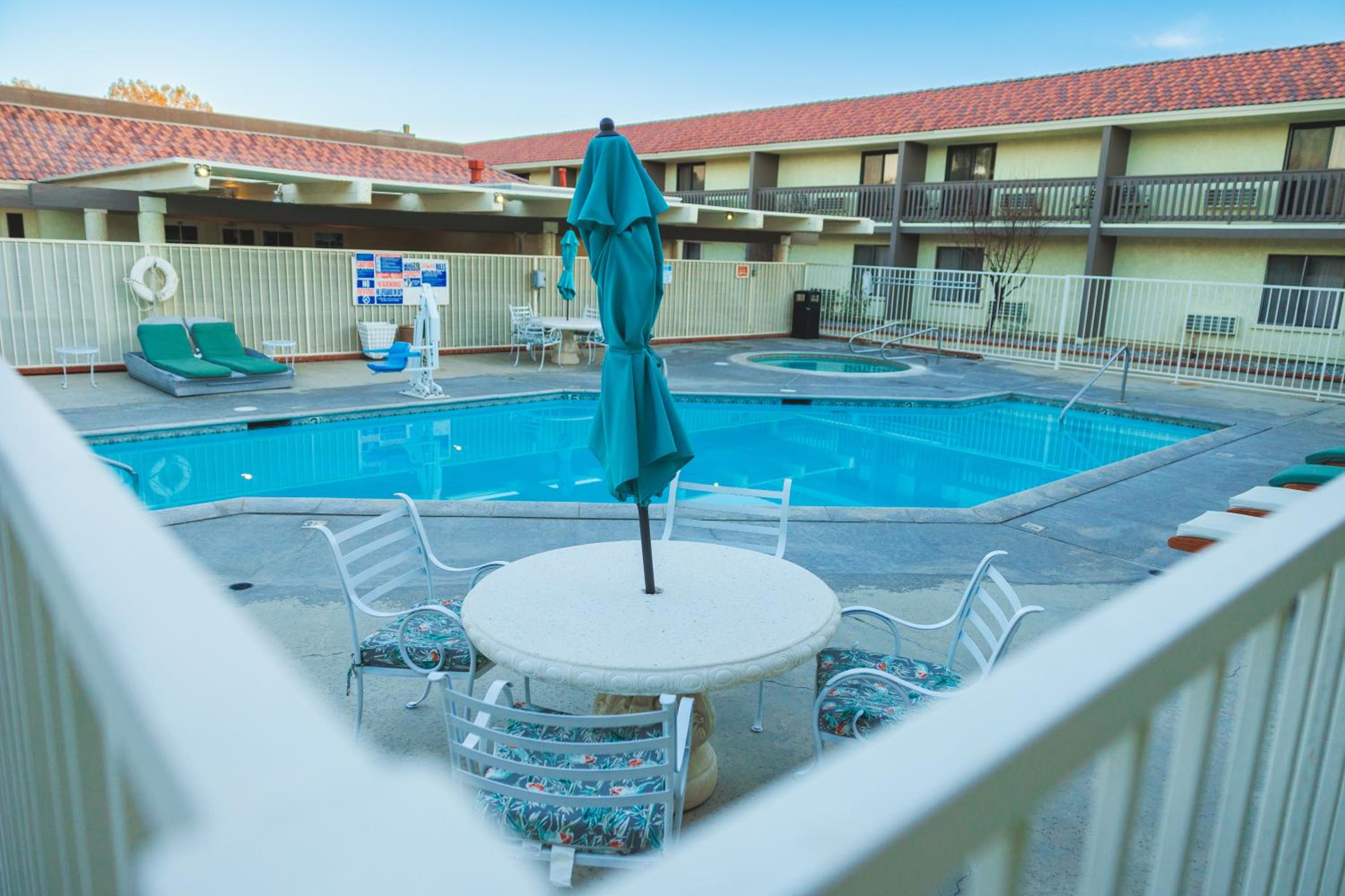 Ridgecrest Vacations - Heritage Inn  Suites Ridgecrest - China Lake - Property Image 4