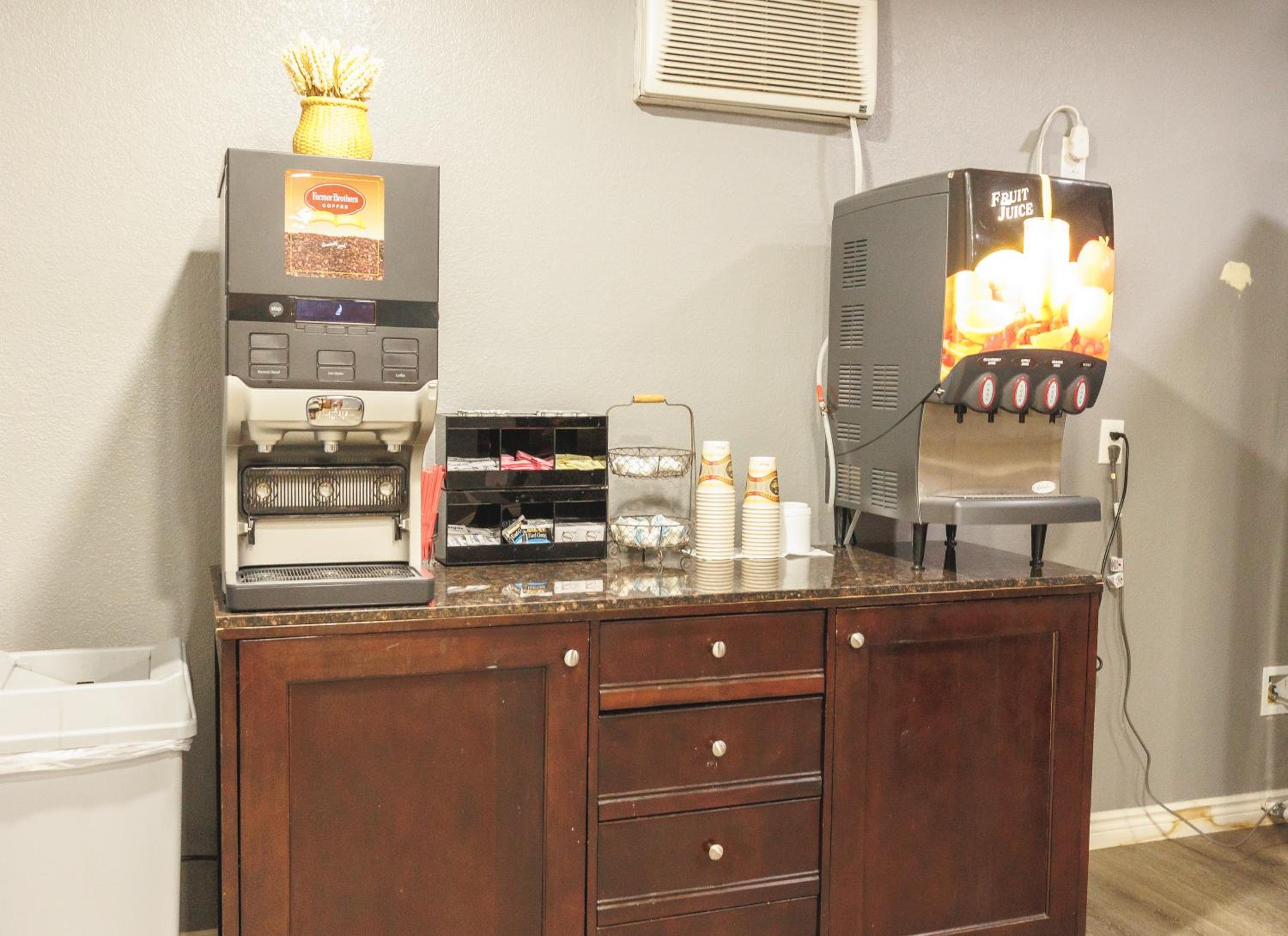 Ridgecrest Vacations - Heritage Inn  Suites Ridgecrest - China Lake - Property Image 5