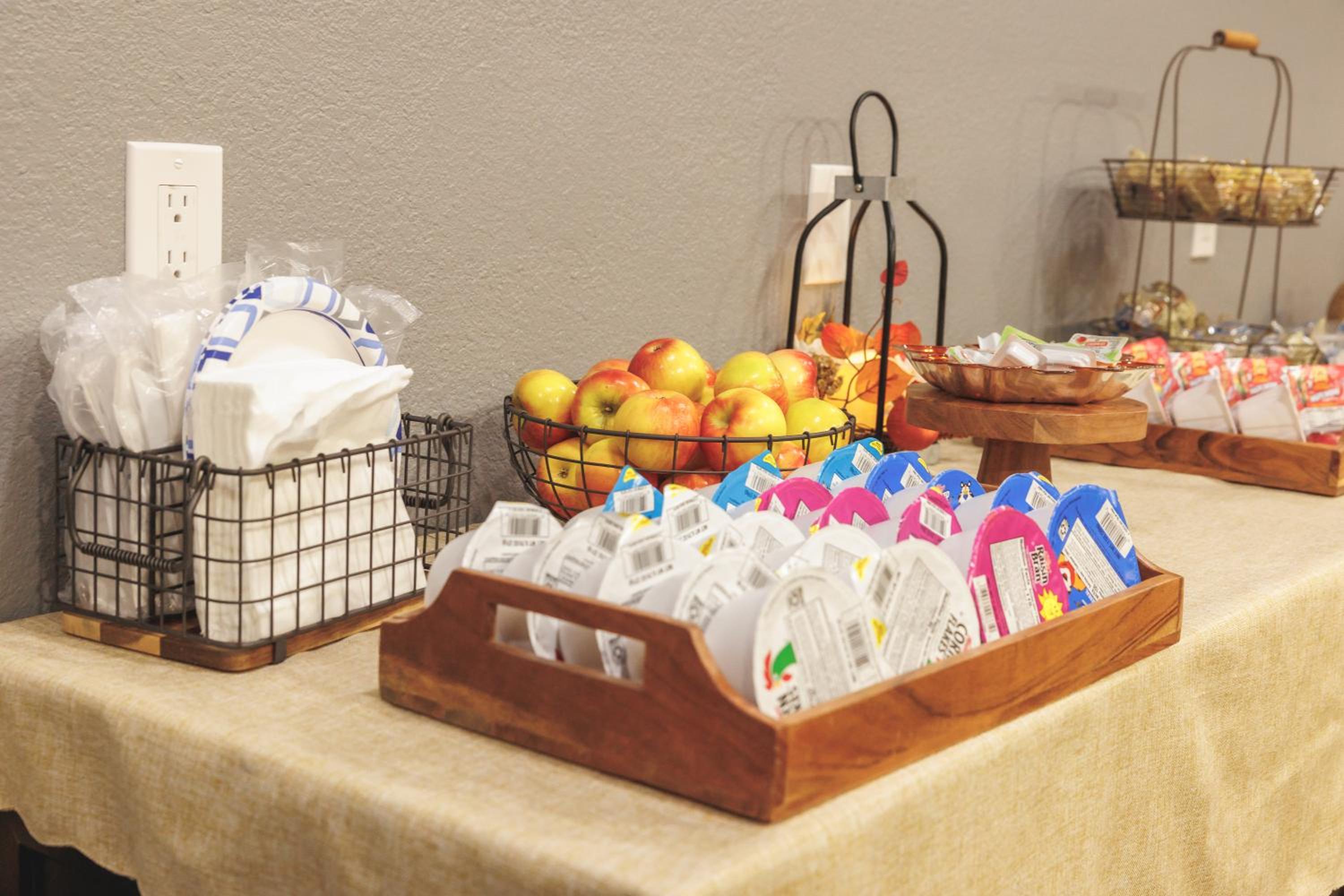 Ridgecrest Vacations - Heritage Inn  Suites Ridgecrest - China Lake - Property Image 10
