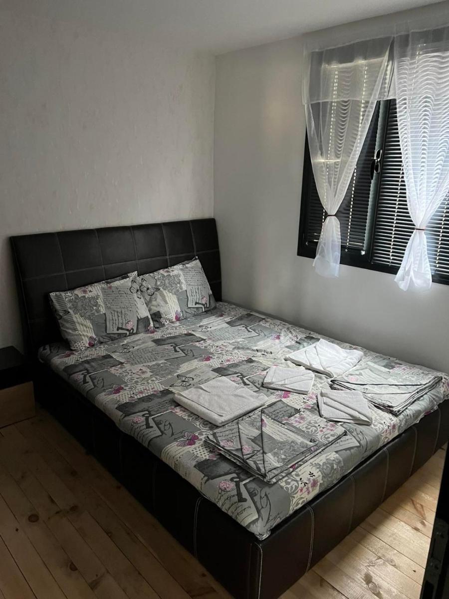 Eco Houses Camping Gradina view 4