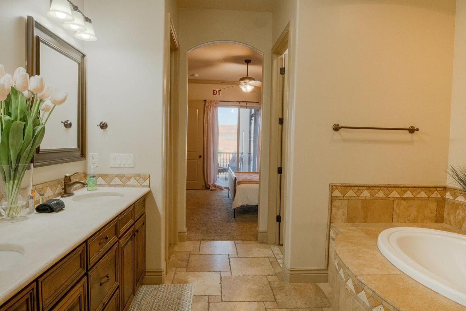 B13 Sunset Corner Top Floor 3-bedroom Sunset View view 4