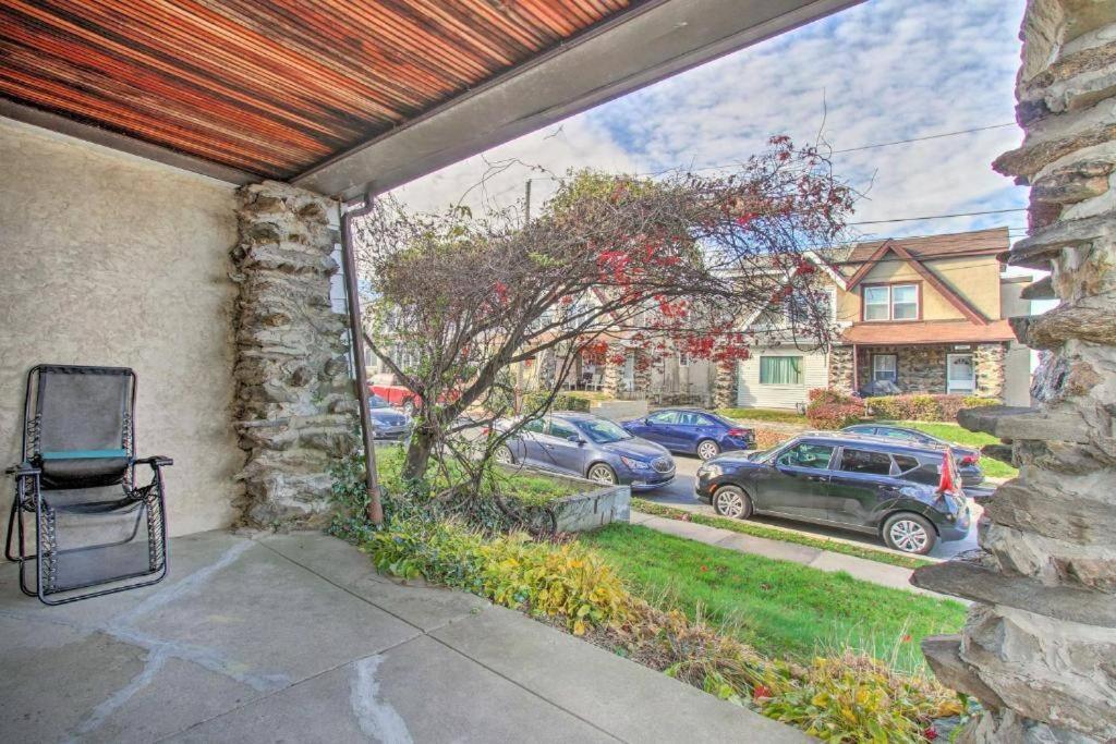 Cozy Large 1 Bedroom with Open Floor Plan view 2