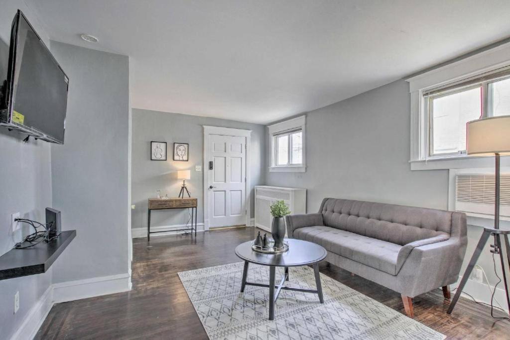 Cozy Large 1 Bedroom with Open Floor Plan view 5