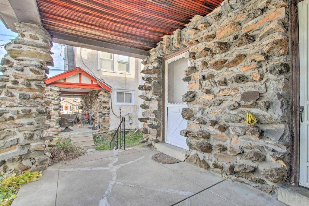 Cozy Large 1 Bedroom with Open Floor Plan view 4