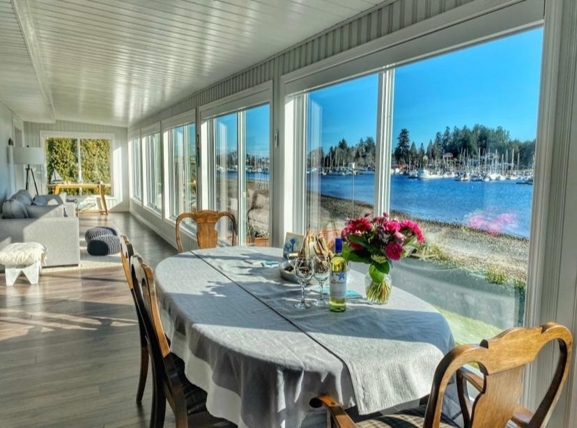 The Beach House at Deep Bay
