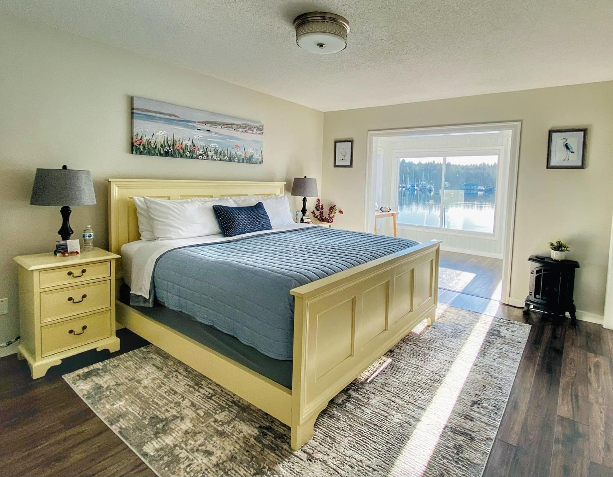 The Beach House at Deep Bay