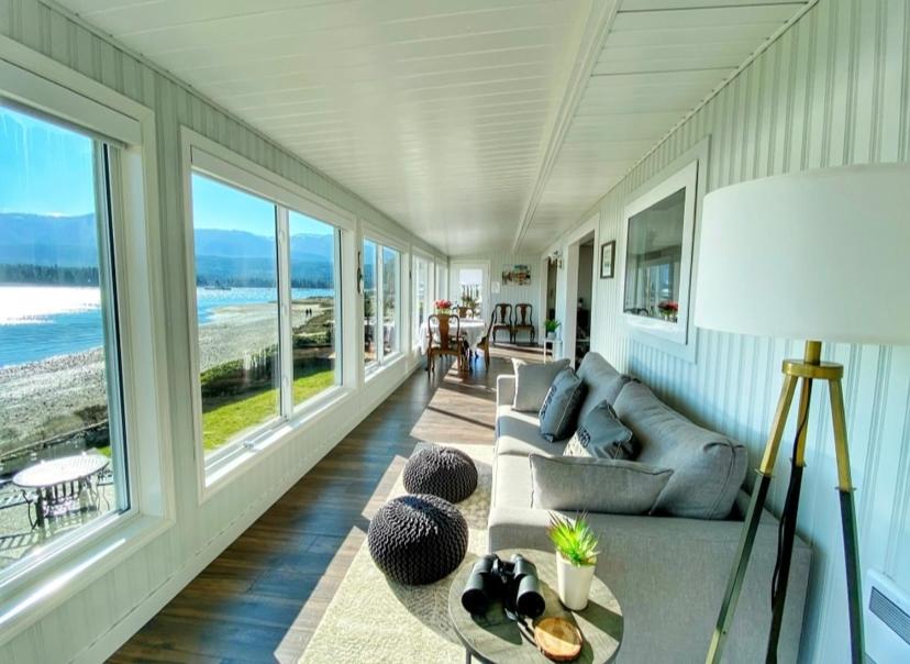 The Beach House at Deep Bay