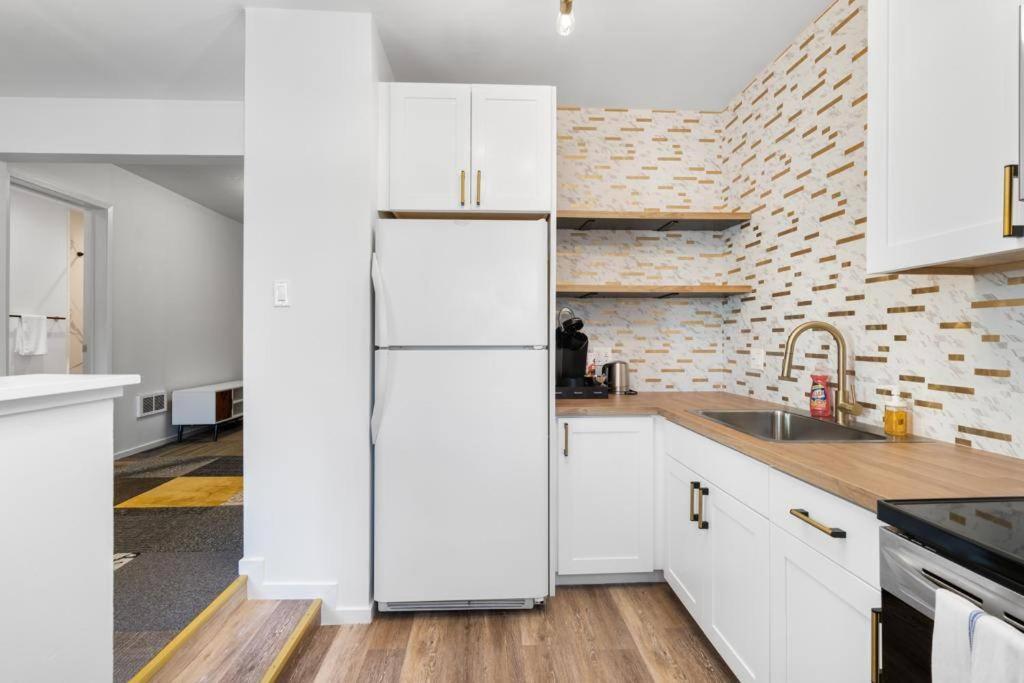 Bright Modern One BR Apartment in SFO view 4
