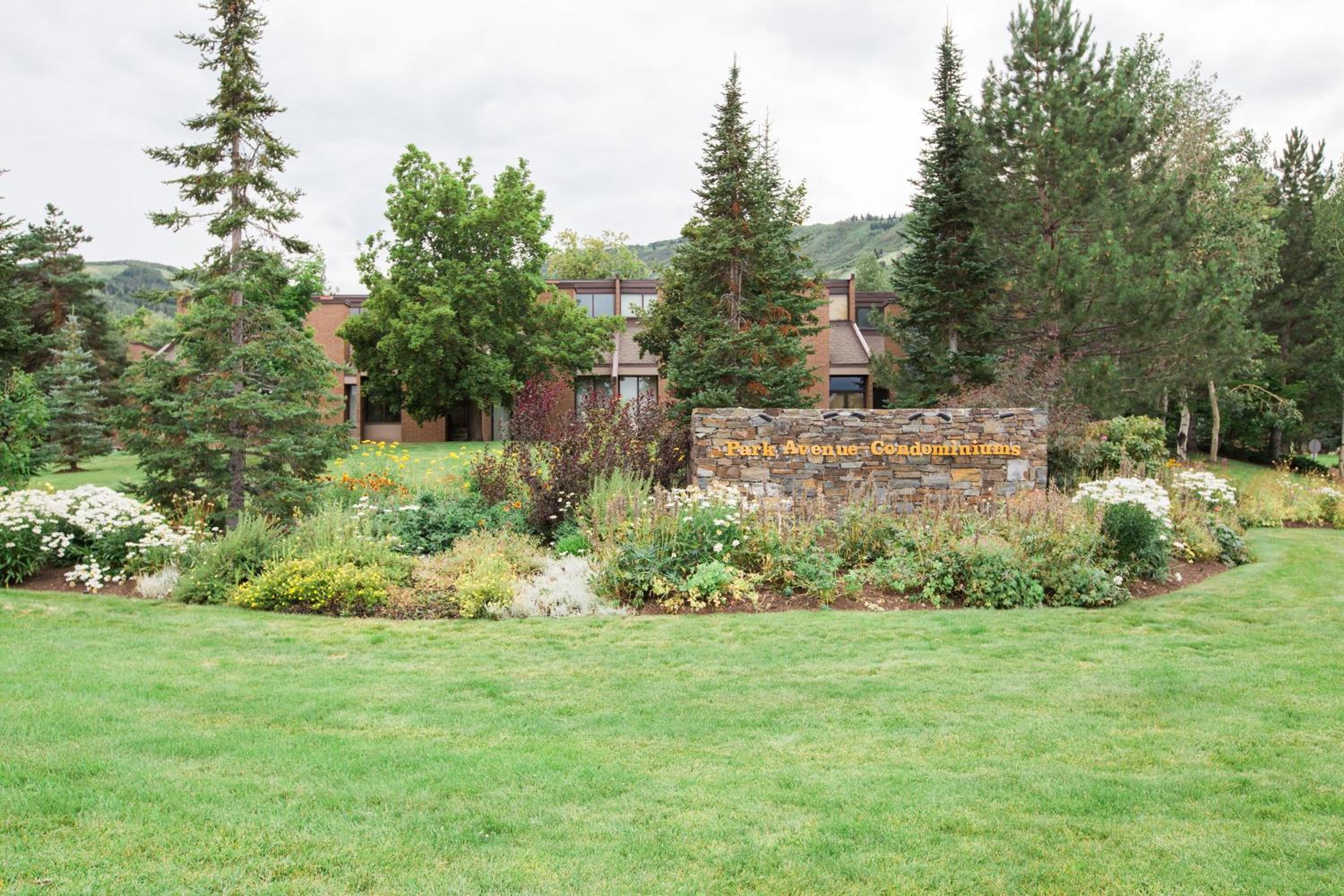 Park Avenue Upgraded 2 Bedroom Condominiums view 3