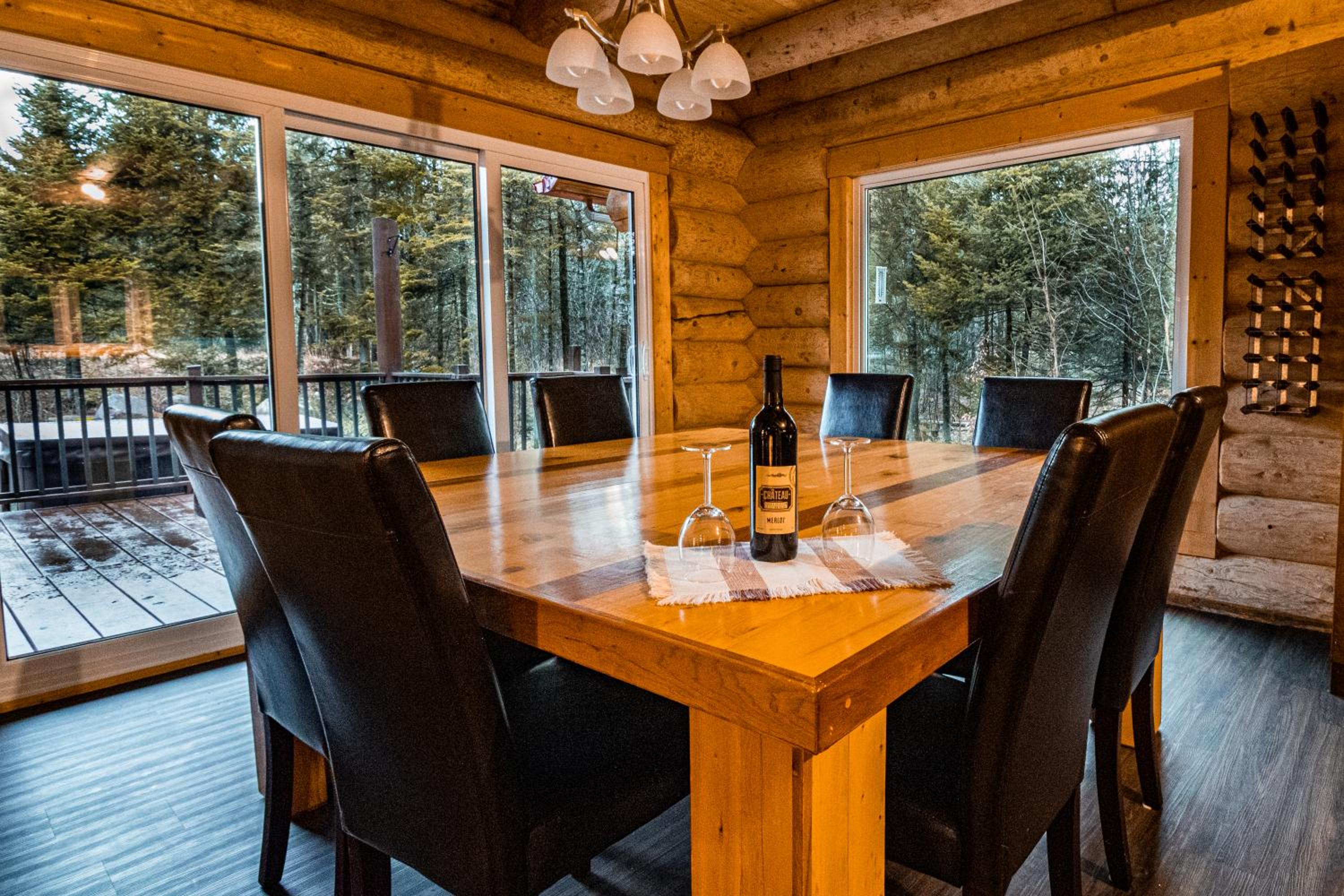 Les Chalets Tourisma - Chalet en bois rond avec spa et lac privé - Le Caribou