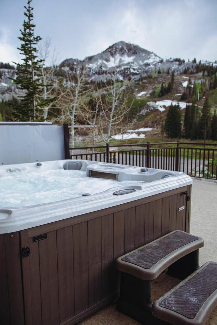 Majestic Suite 5 Bedroom Brighton Chalet view 5