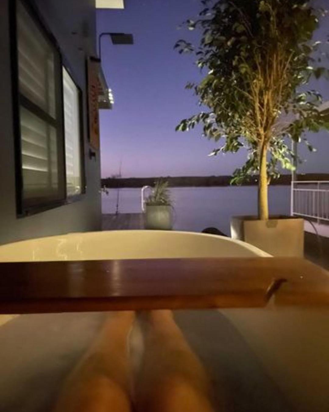 Ark-imedes - Unique float home on the Murray River