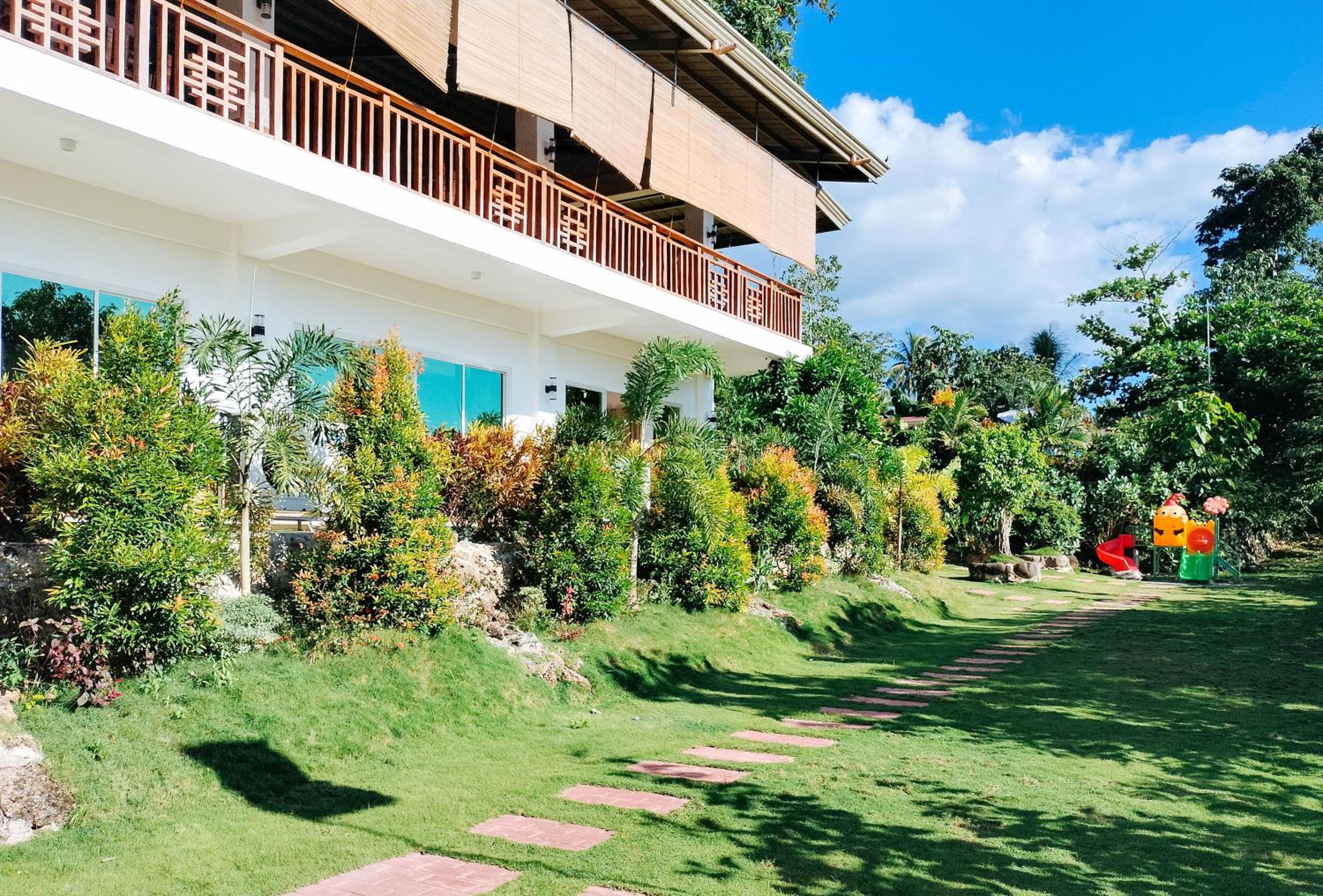 RedDoorz @ Sun Kissed Resort Guindulman