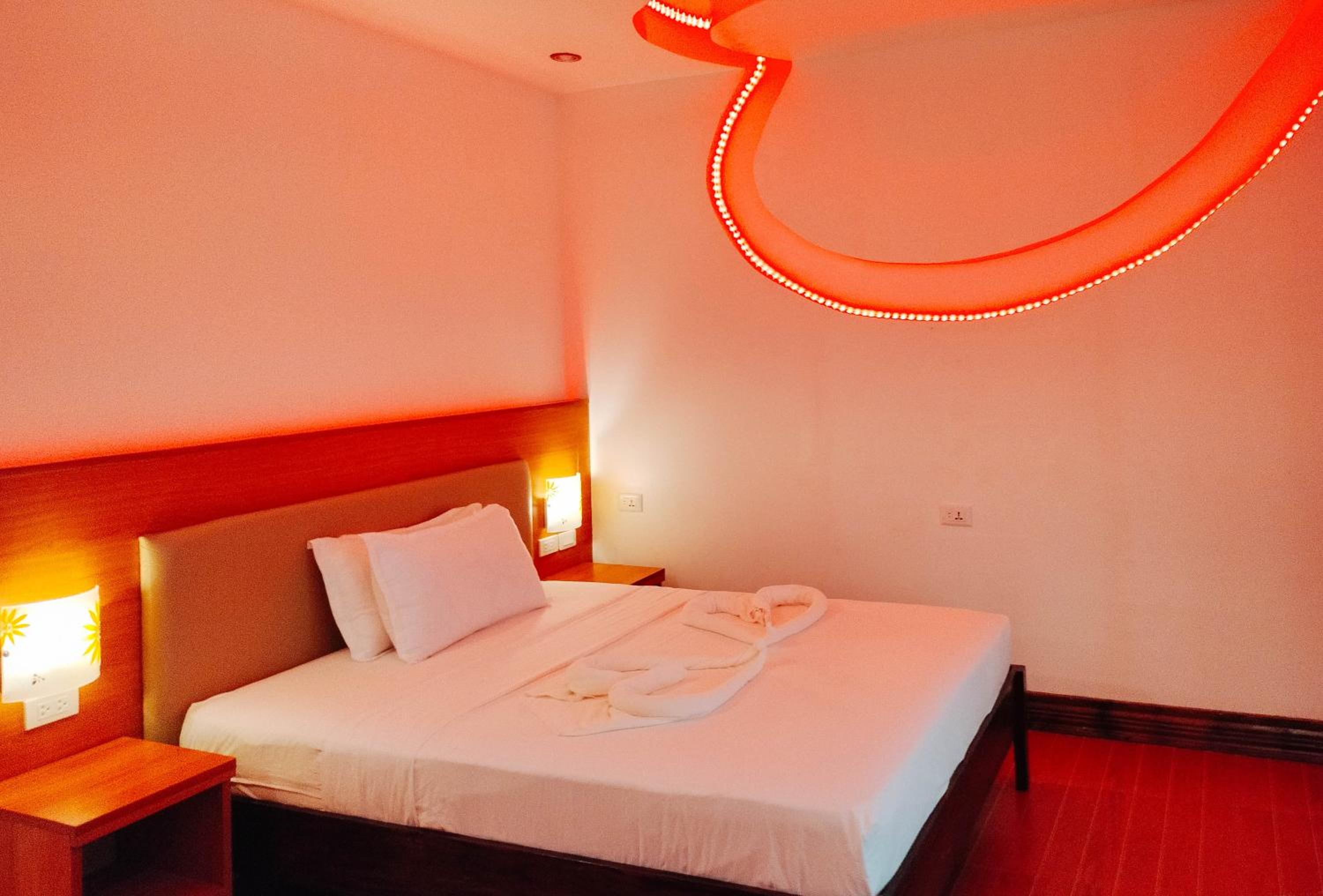 RedDoorz @ Sun Kissed Resort Guindulman