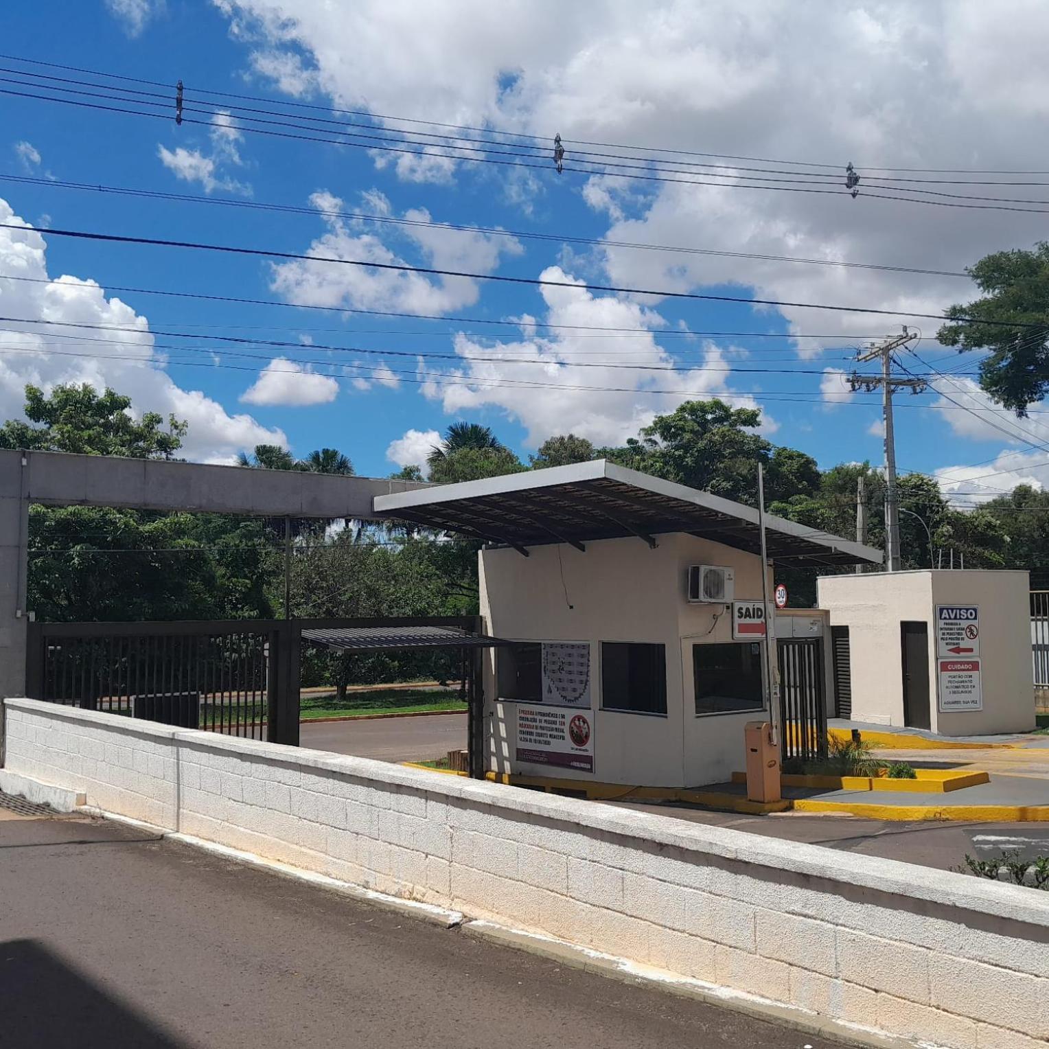 4 ESTAÇÕES - apto em condomínio - 2 quartos com ar condicionado