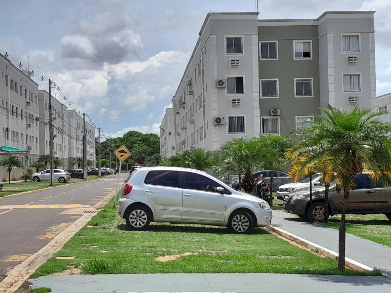 4 ESTAÇÕES - apto em condomínio - 2 quartos com ar condicionado