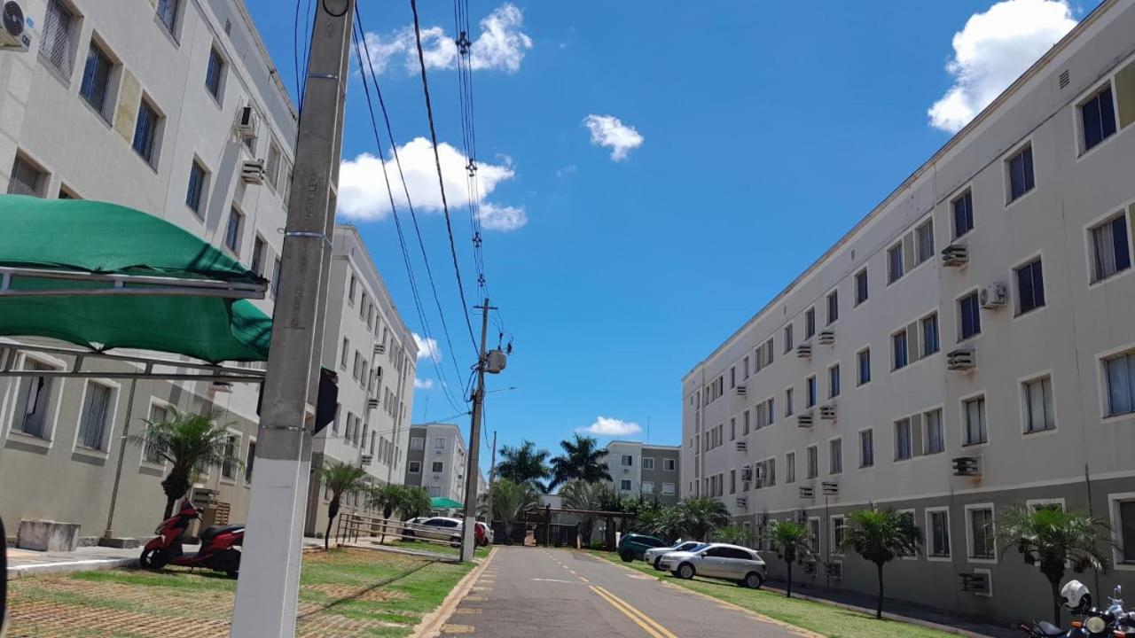 4 ESTAÇÕES - apto em condomínio - 2 quartos com ar condicionado