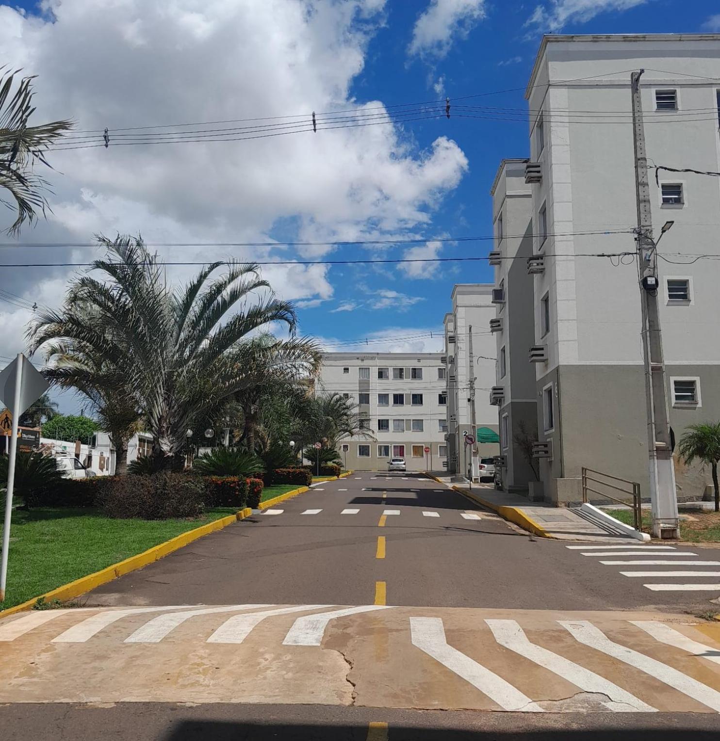 4 ESTAÇÕES - apto em condomínio - 2 quartos com ar condicionado