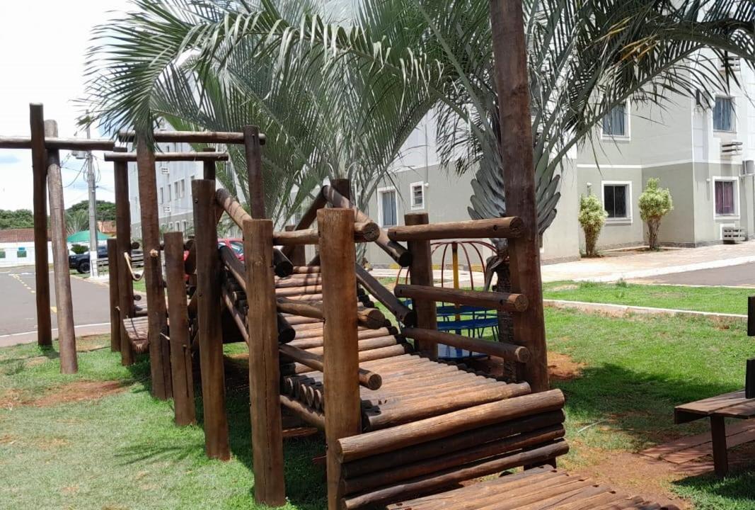 4 ESTAÇÕES - apto em condomínio - 2 quartos com ar condicionado