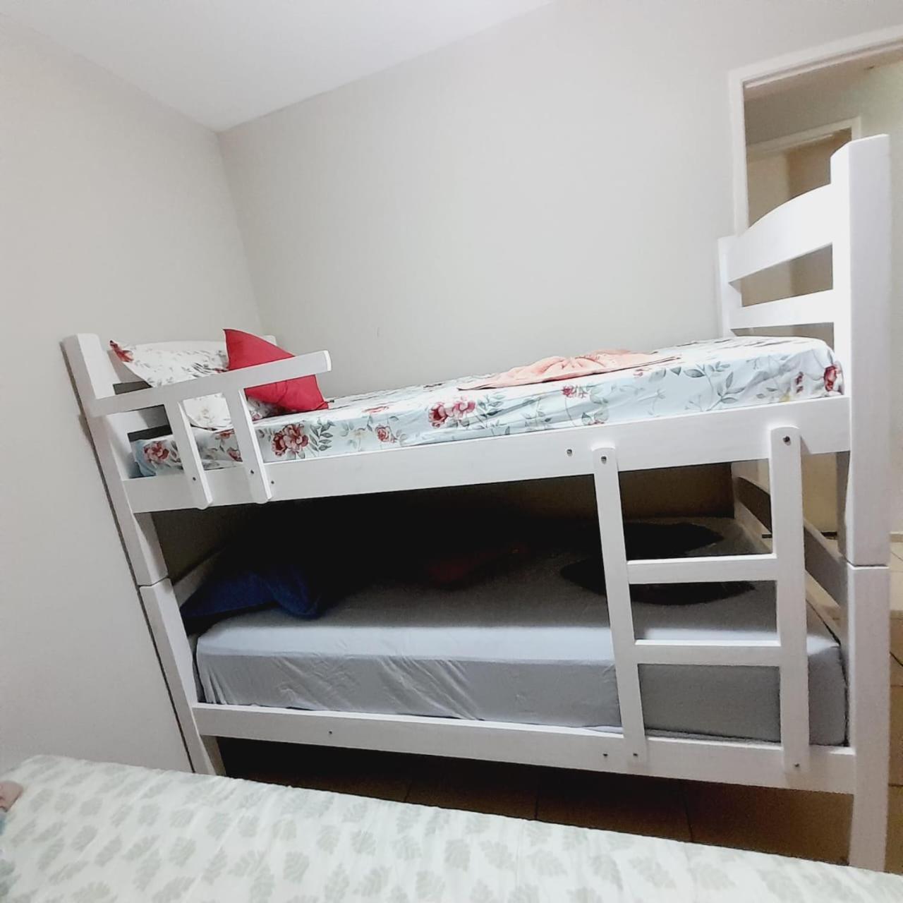 4 ESTAÇÕES - apto em condomínio - 2 quartos com ar condicionado